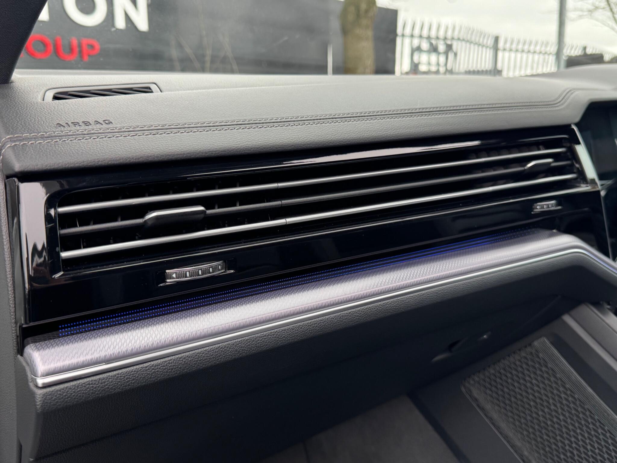 Volkswagen Touareg - Image 61