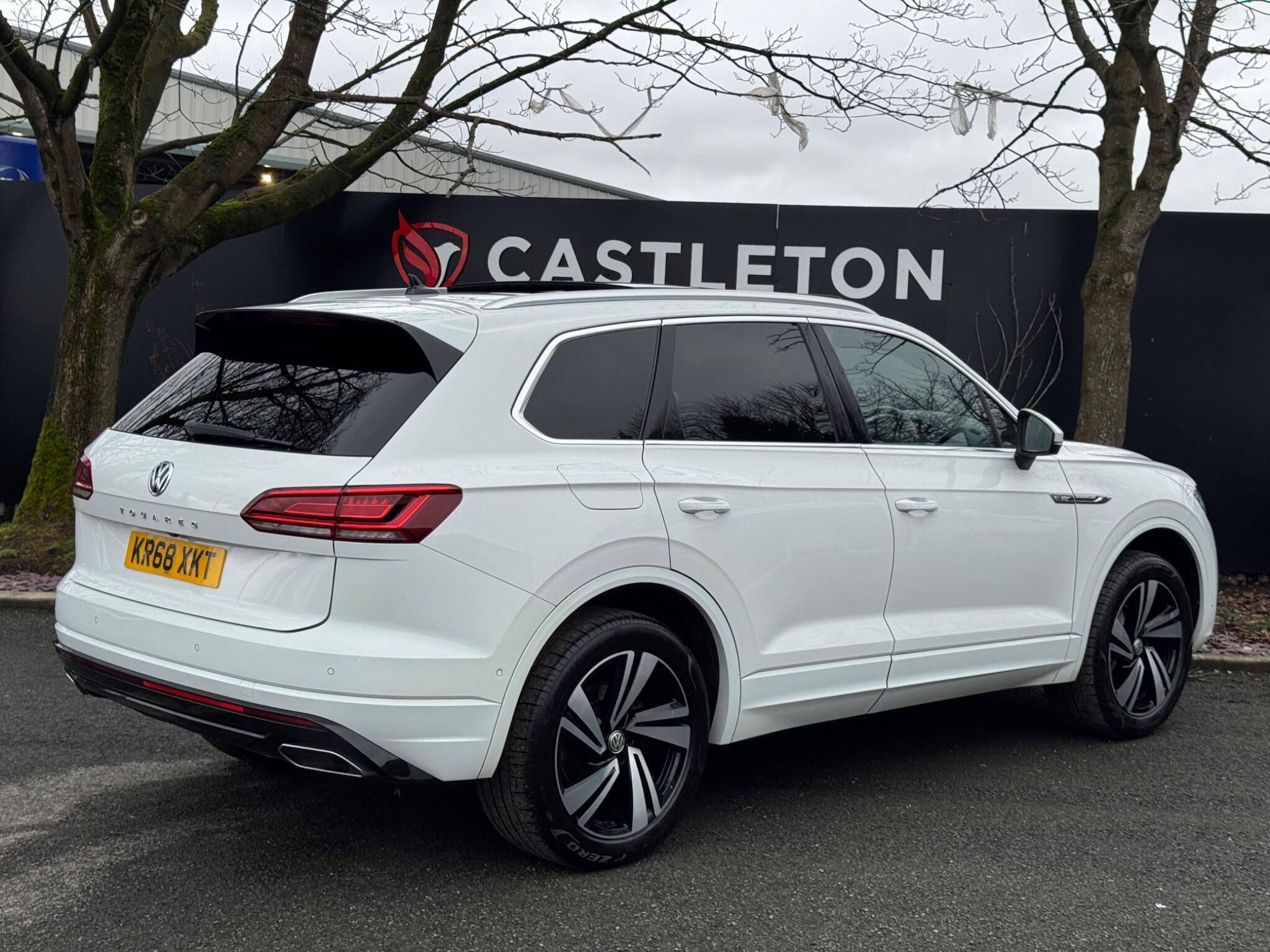 Volkswagen Touareg - Image 11