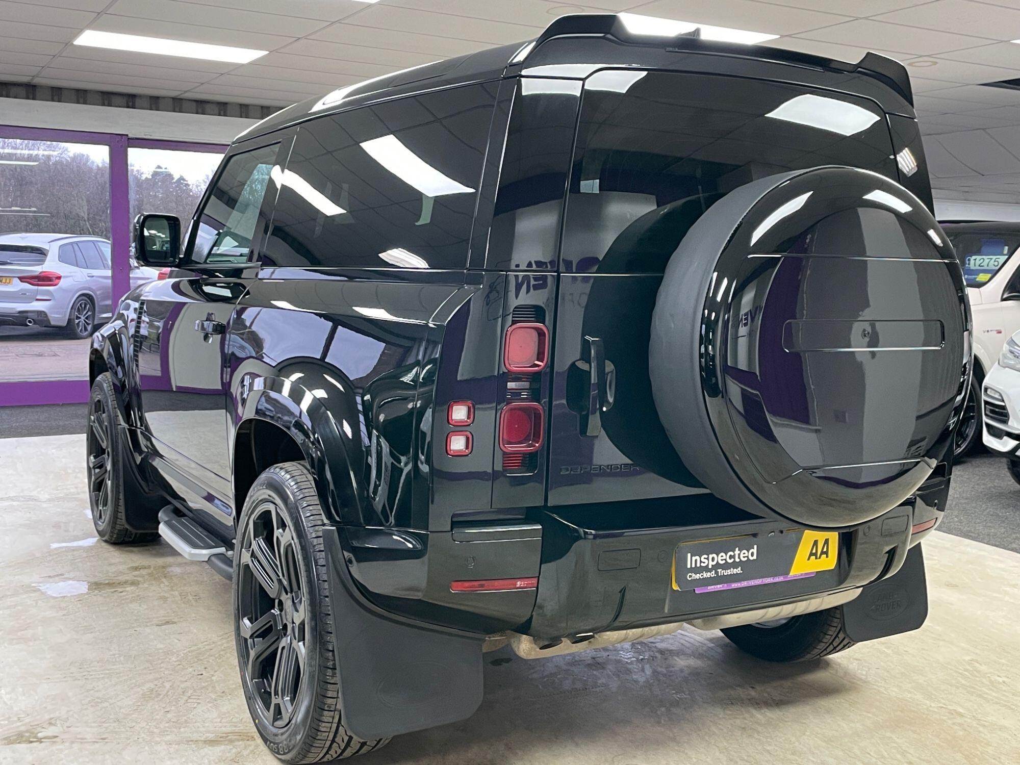 Land Rover Defender - Image 9