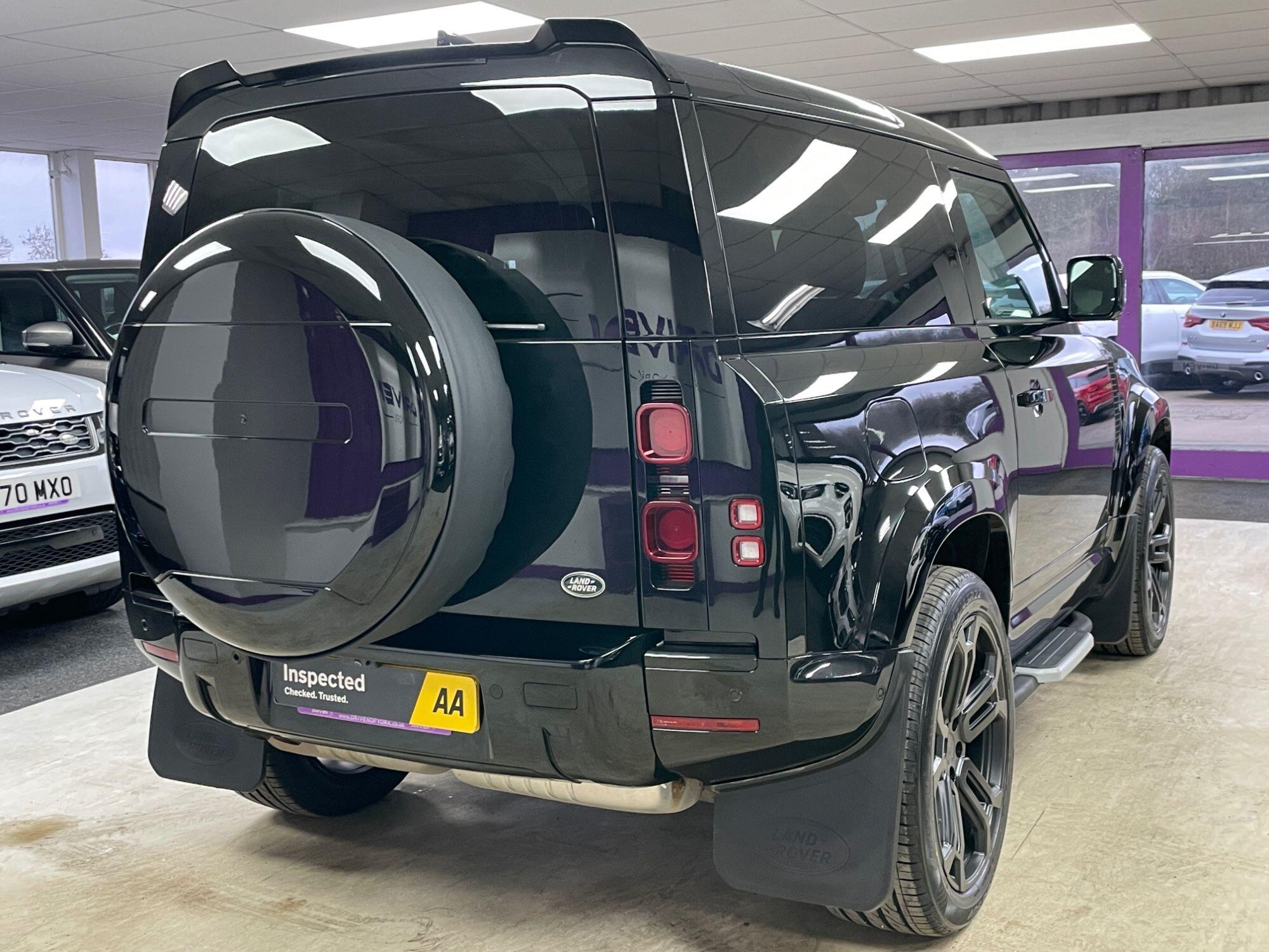 Land Rover Defender - Image 10