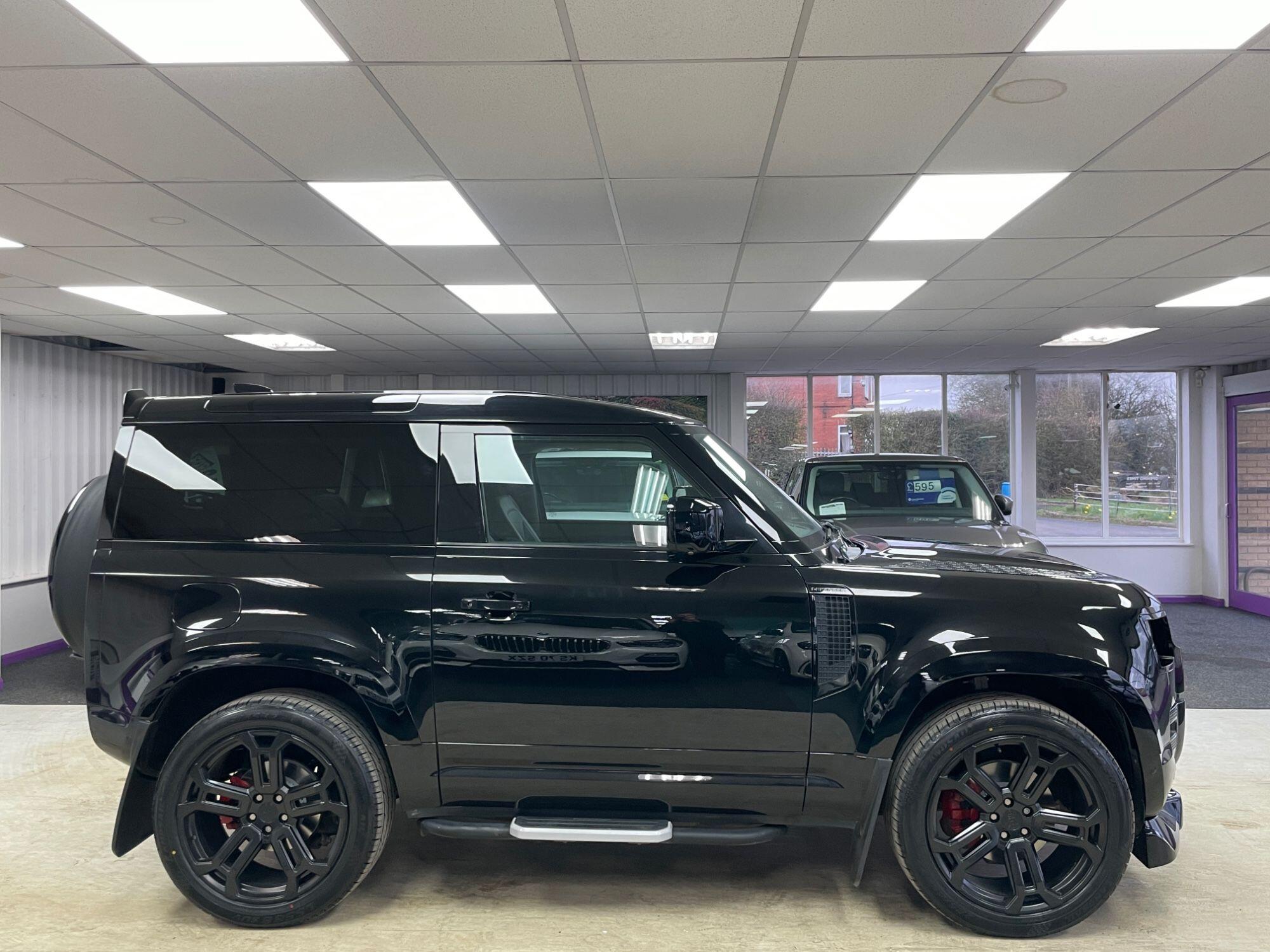 Land Rover Defender - Image 11