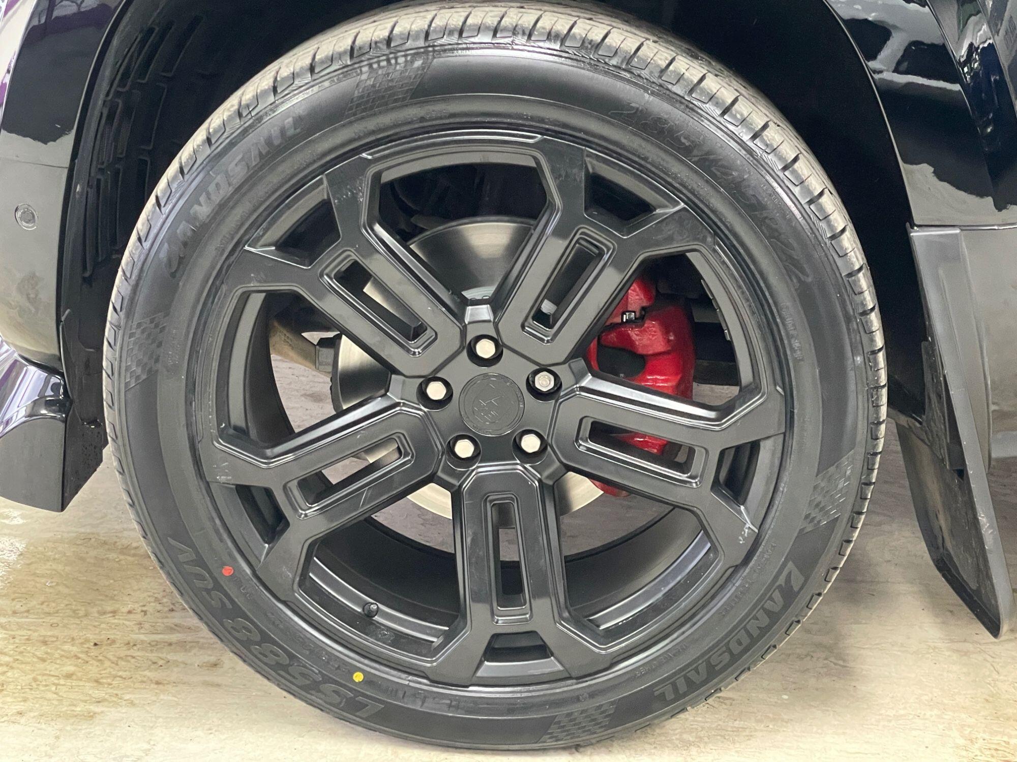 Land Rover Defender - Image 14