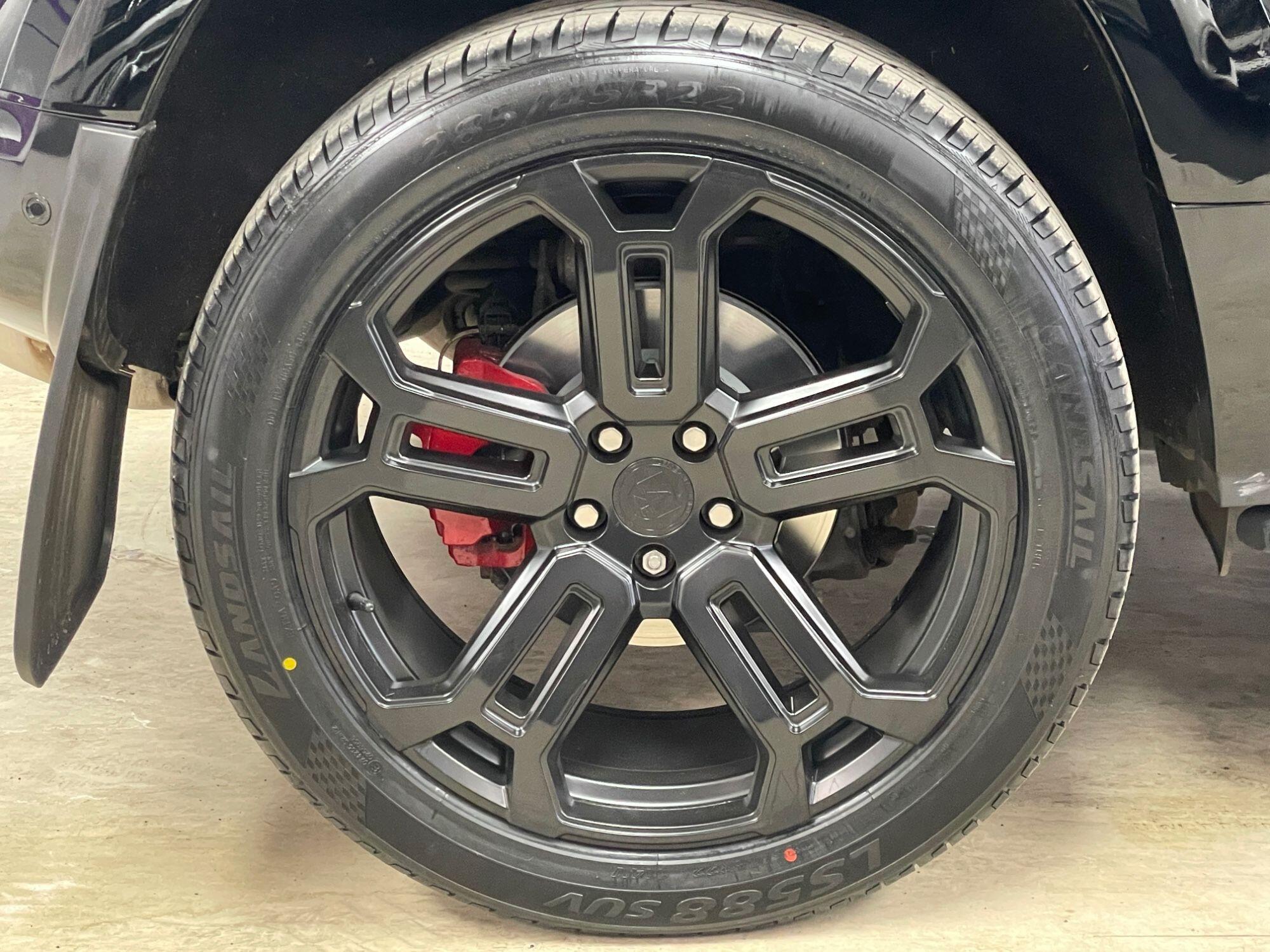 Land Rover Defender - Image 16