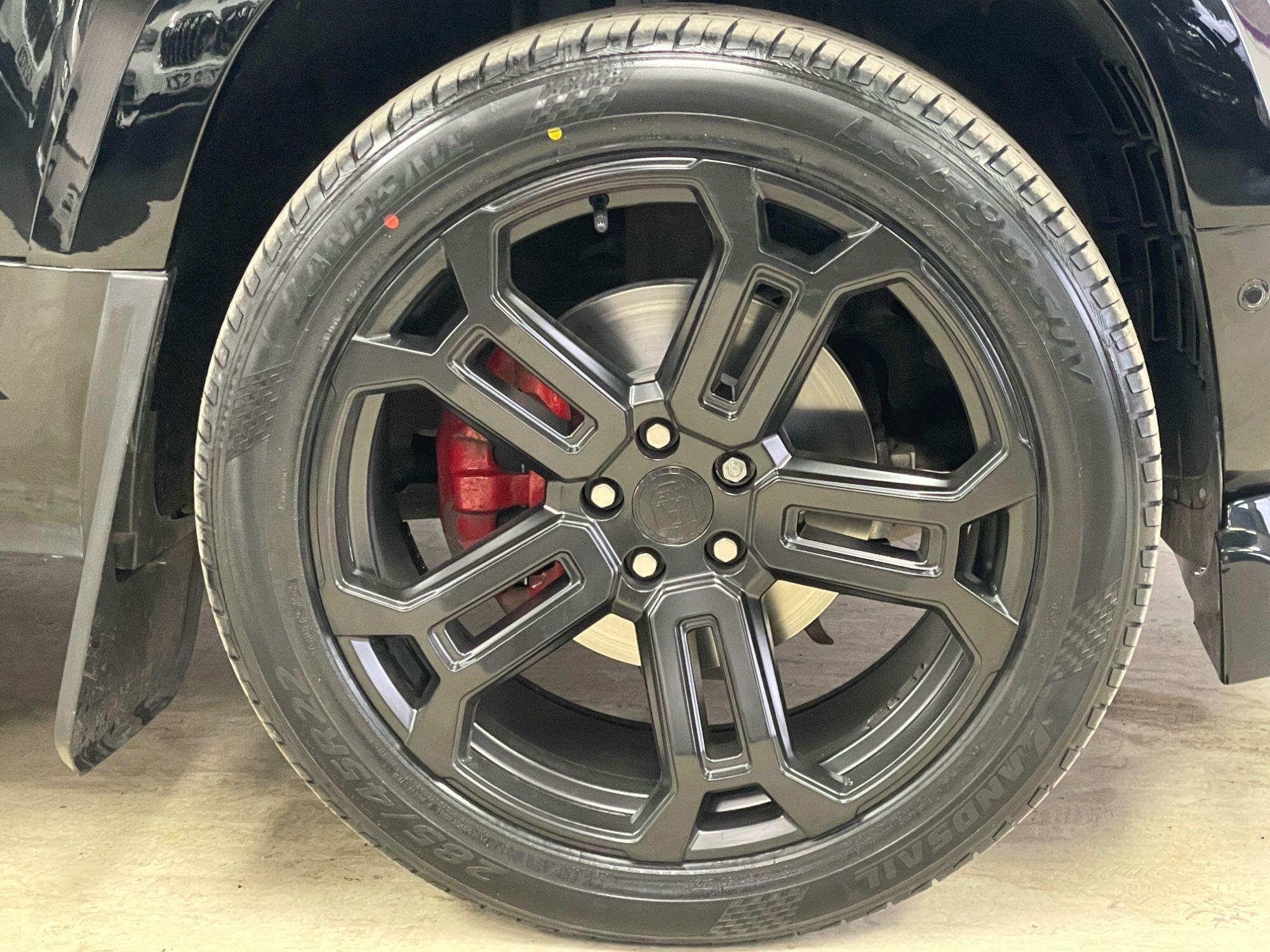 Land Rover Defender - Image 17