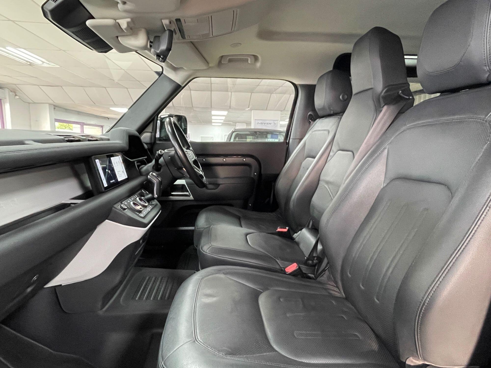 Land Rover Defender - Image 27