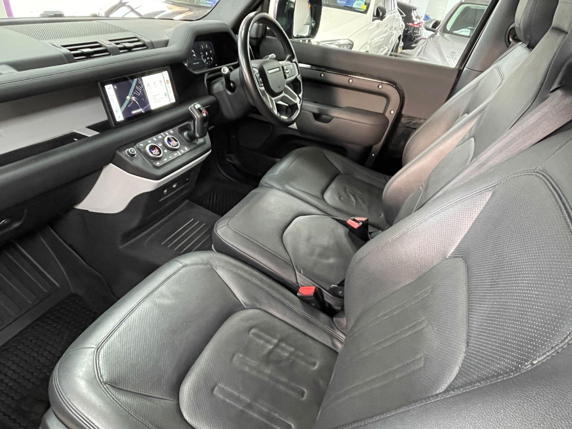 Land Rover Defender - Image 28