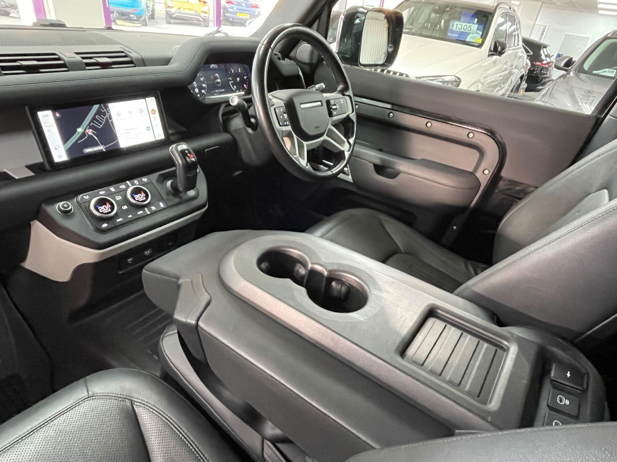 Land Rover Defender - Image 30