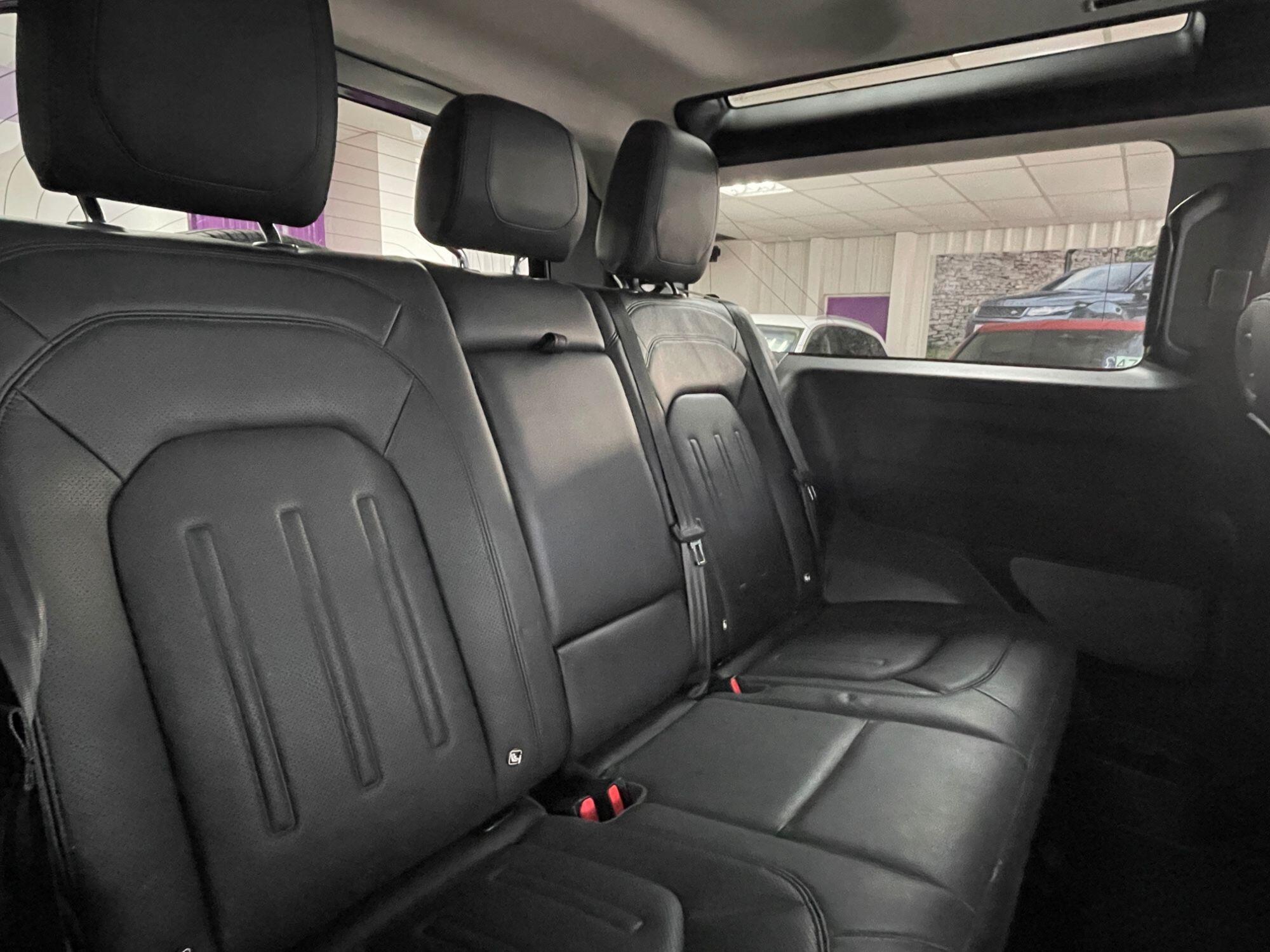 Land Rover Defender - Image 32