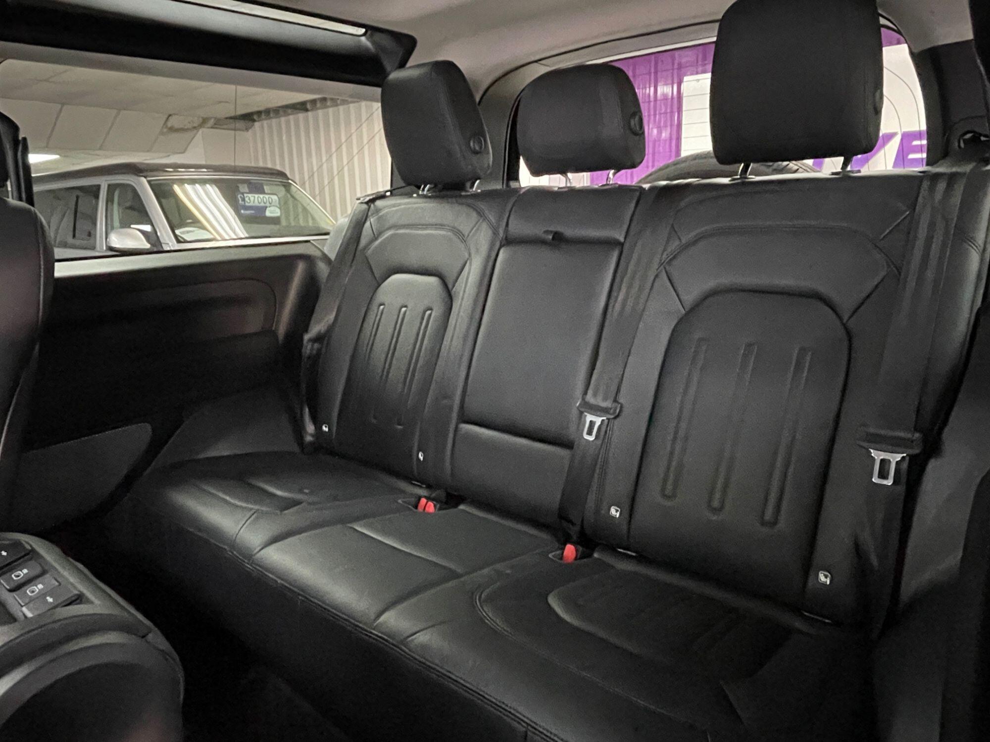 Land Rover Defender - Image 33