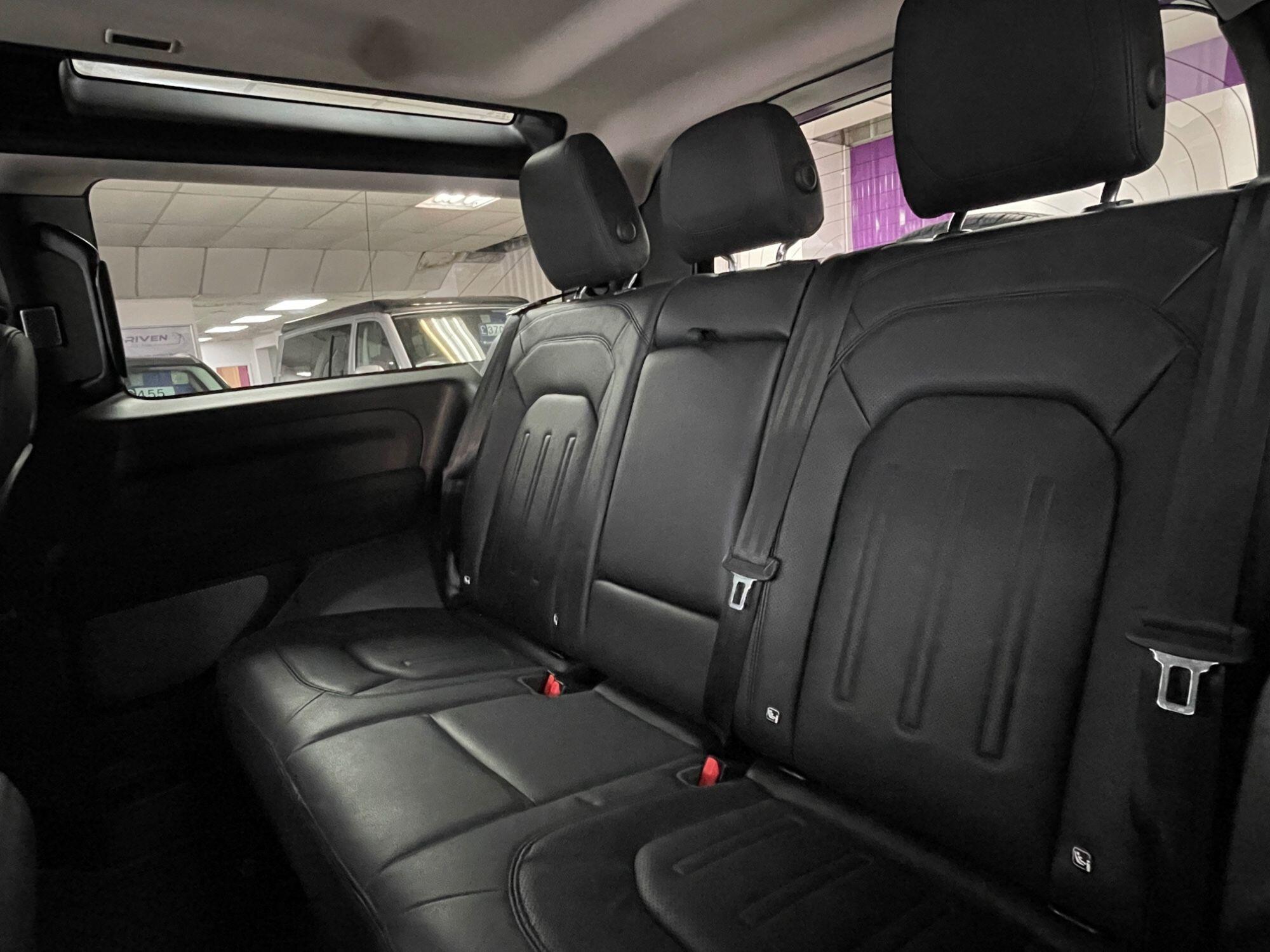 Land Rover Defender - Image 34