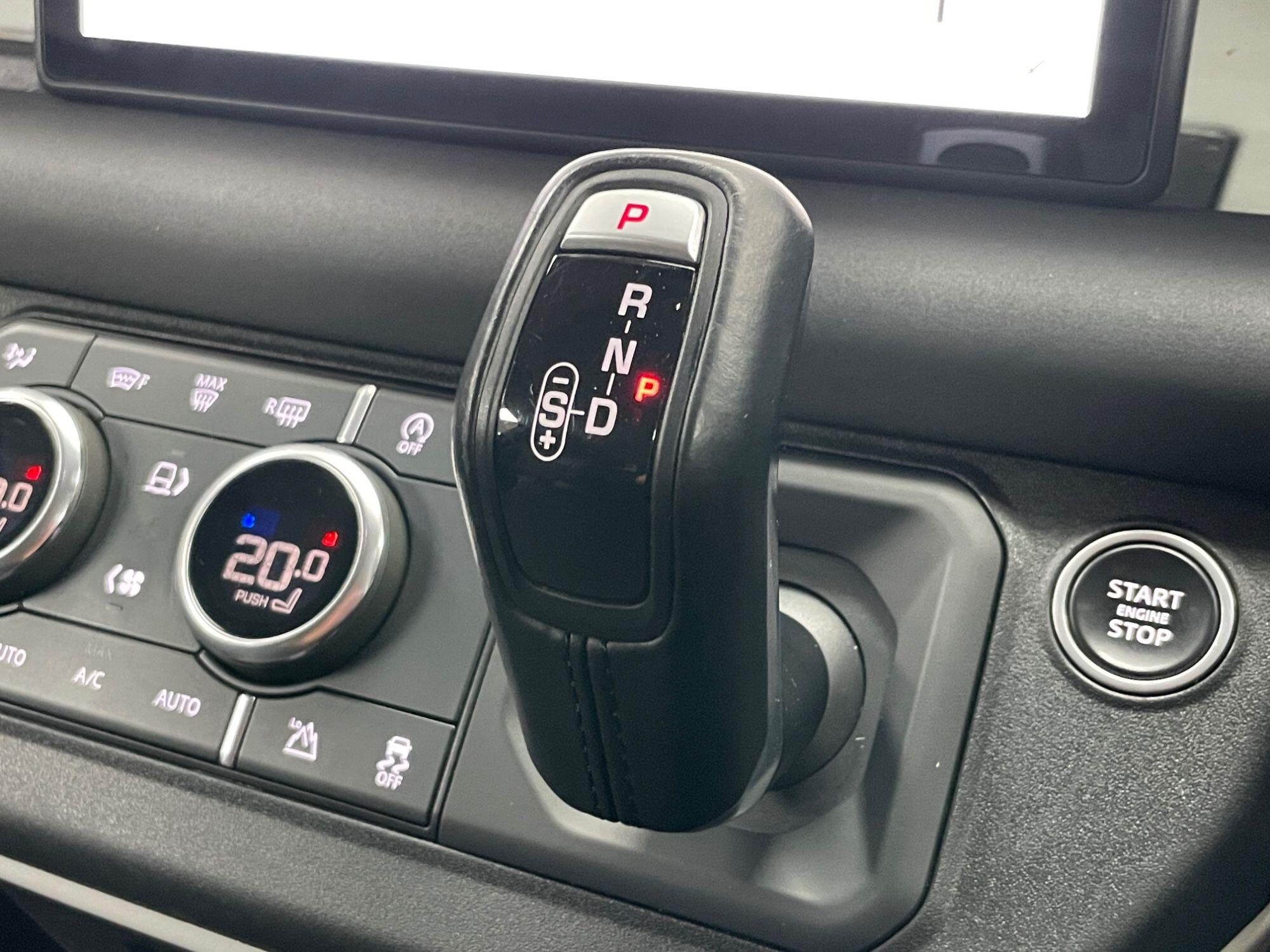 Land Rover Defender - Image 53