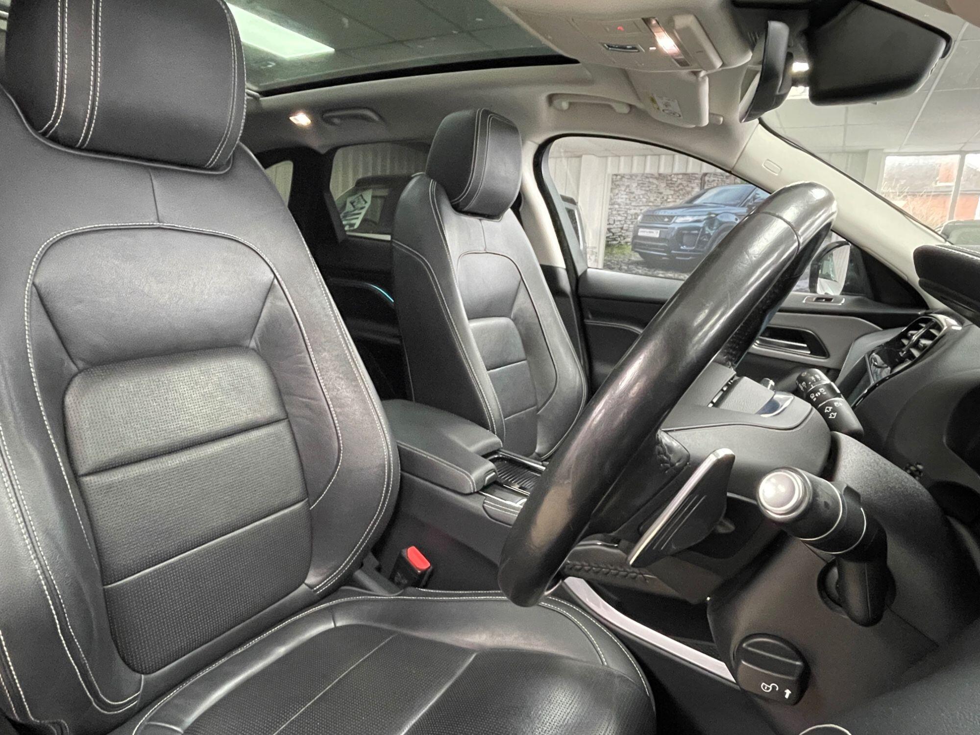 Jaguar F-Pace - Image 27