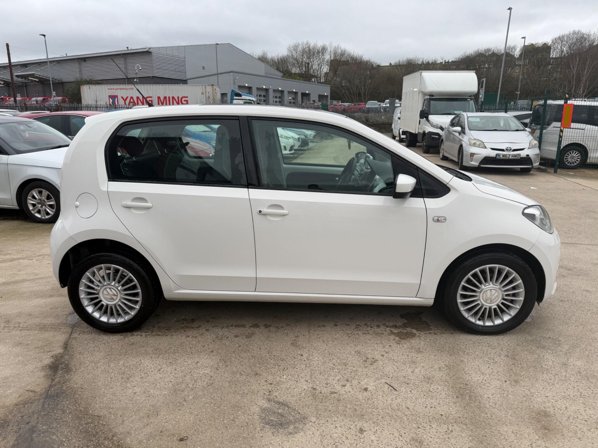 Volkswagen up! - Image 4