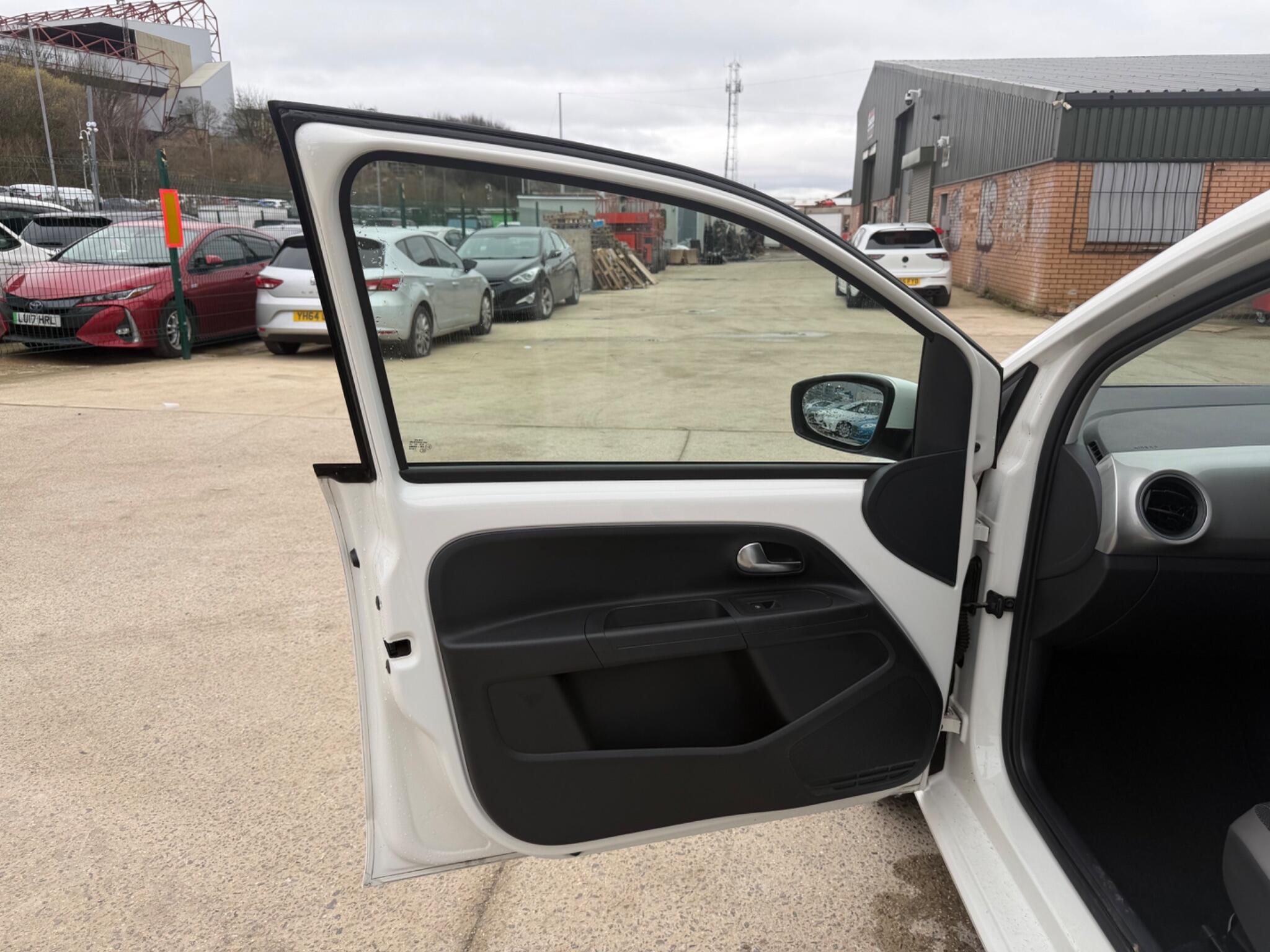 Volkswagen up! - Image 9