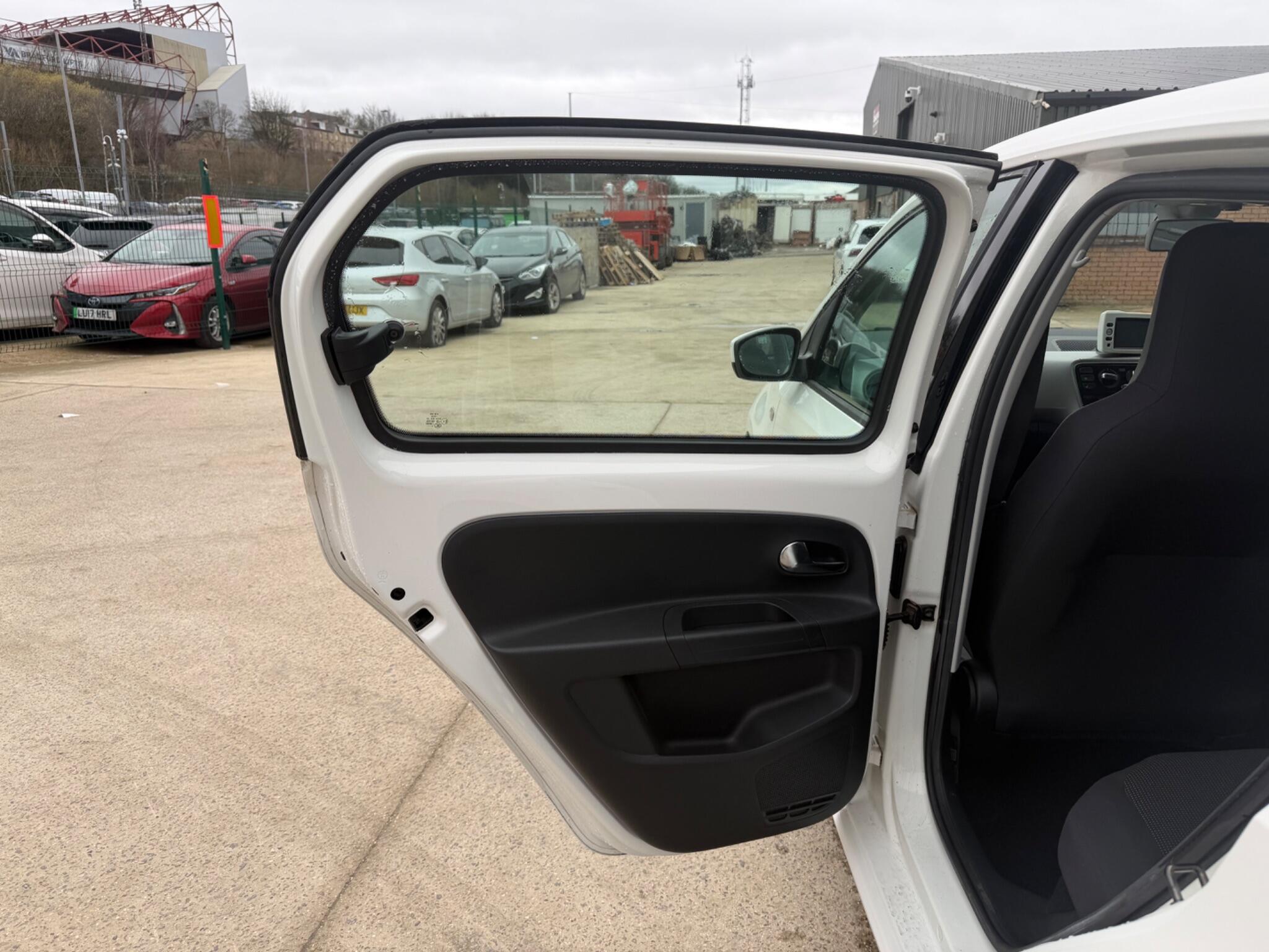 Volkswagen up! - Image 10