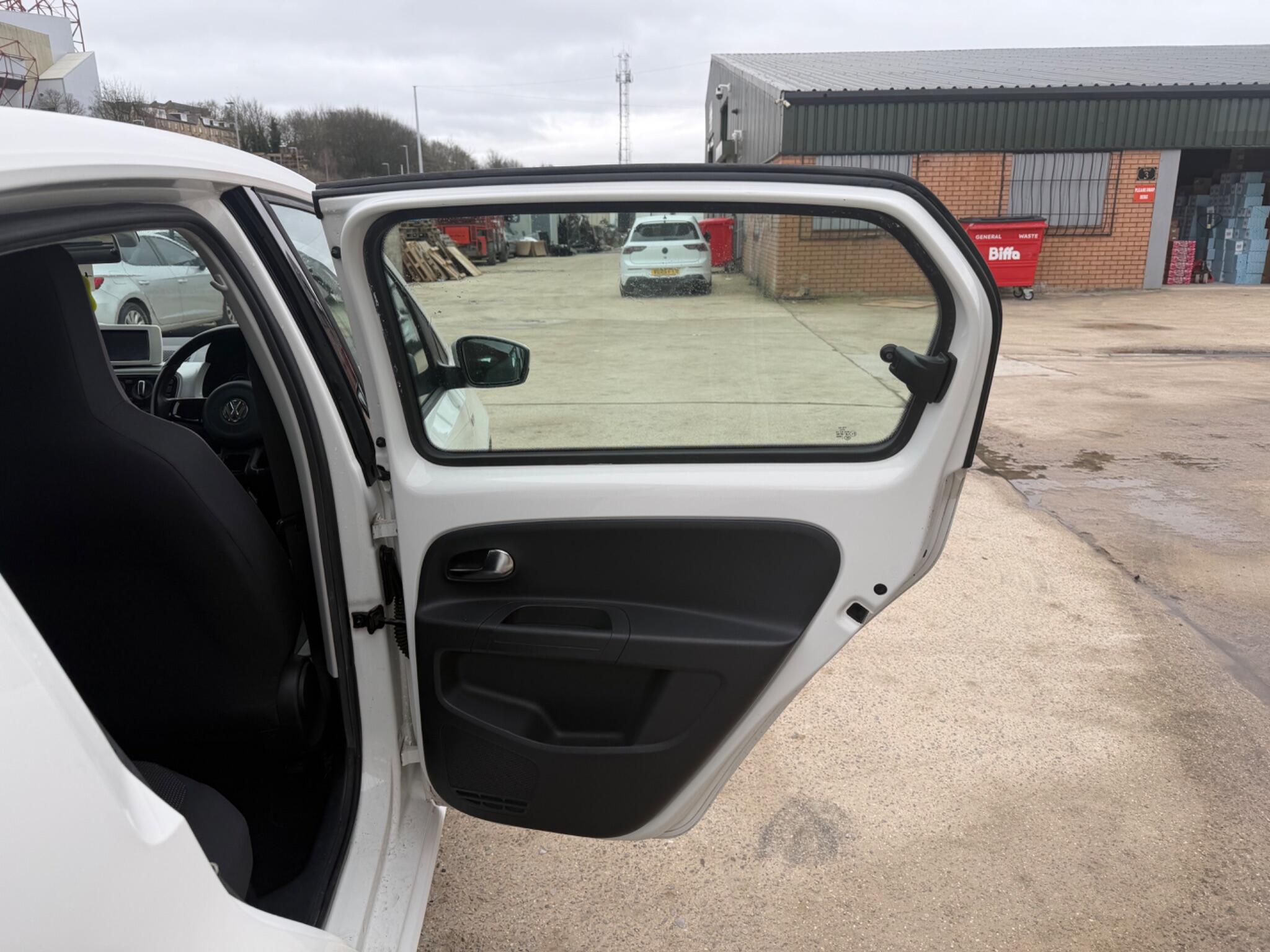 Volkswagen up! - Image 11