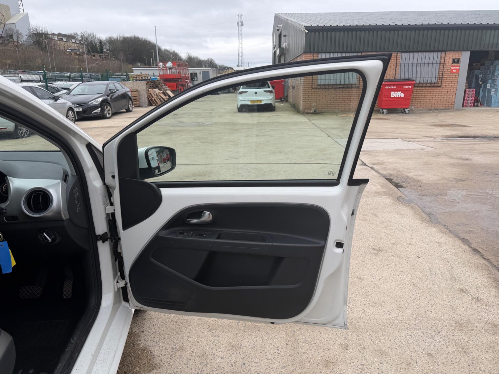 Volkswagen up! - Image 12