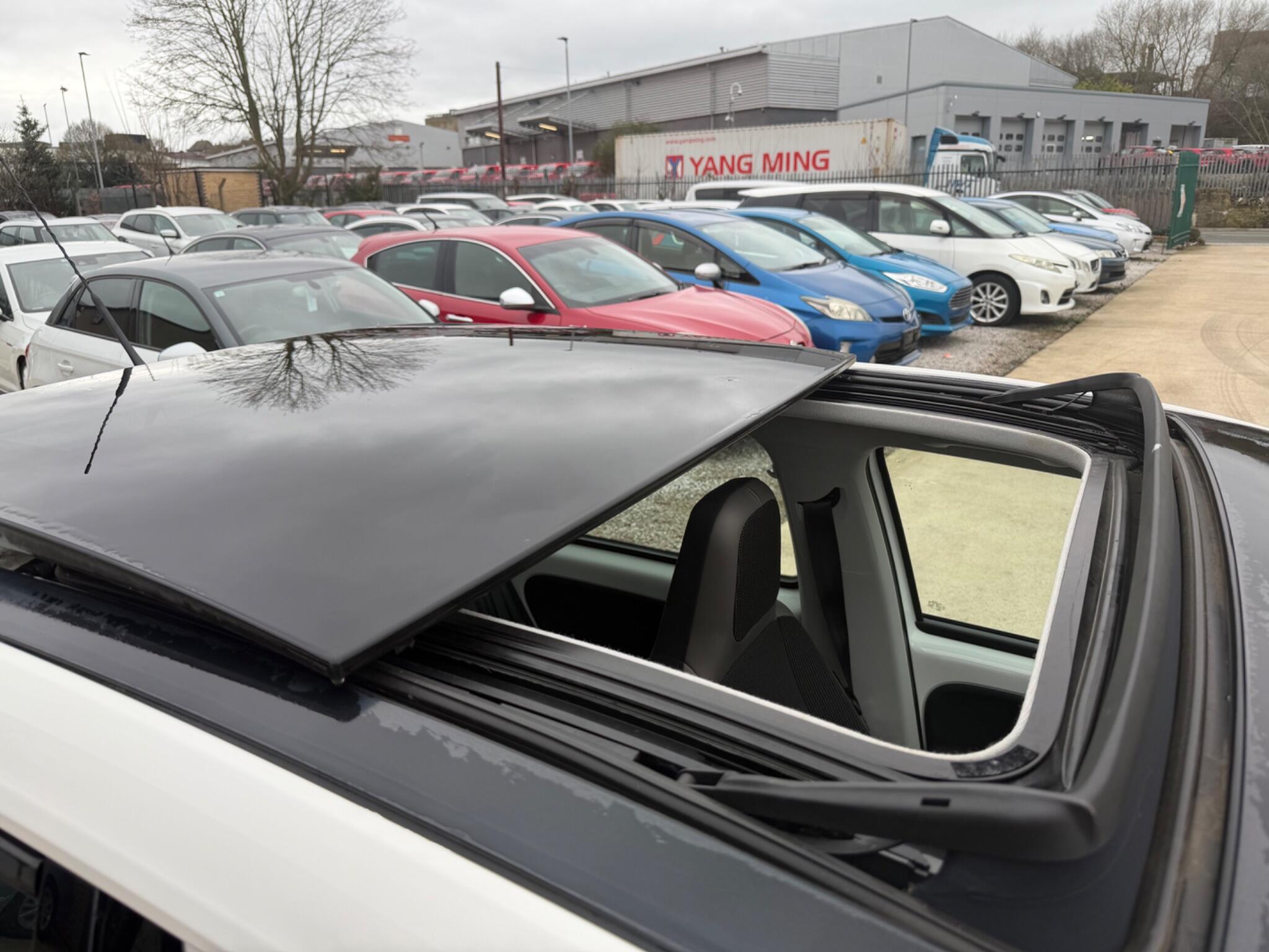 Volkswagen up! - Image 14