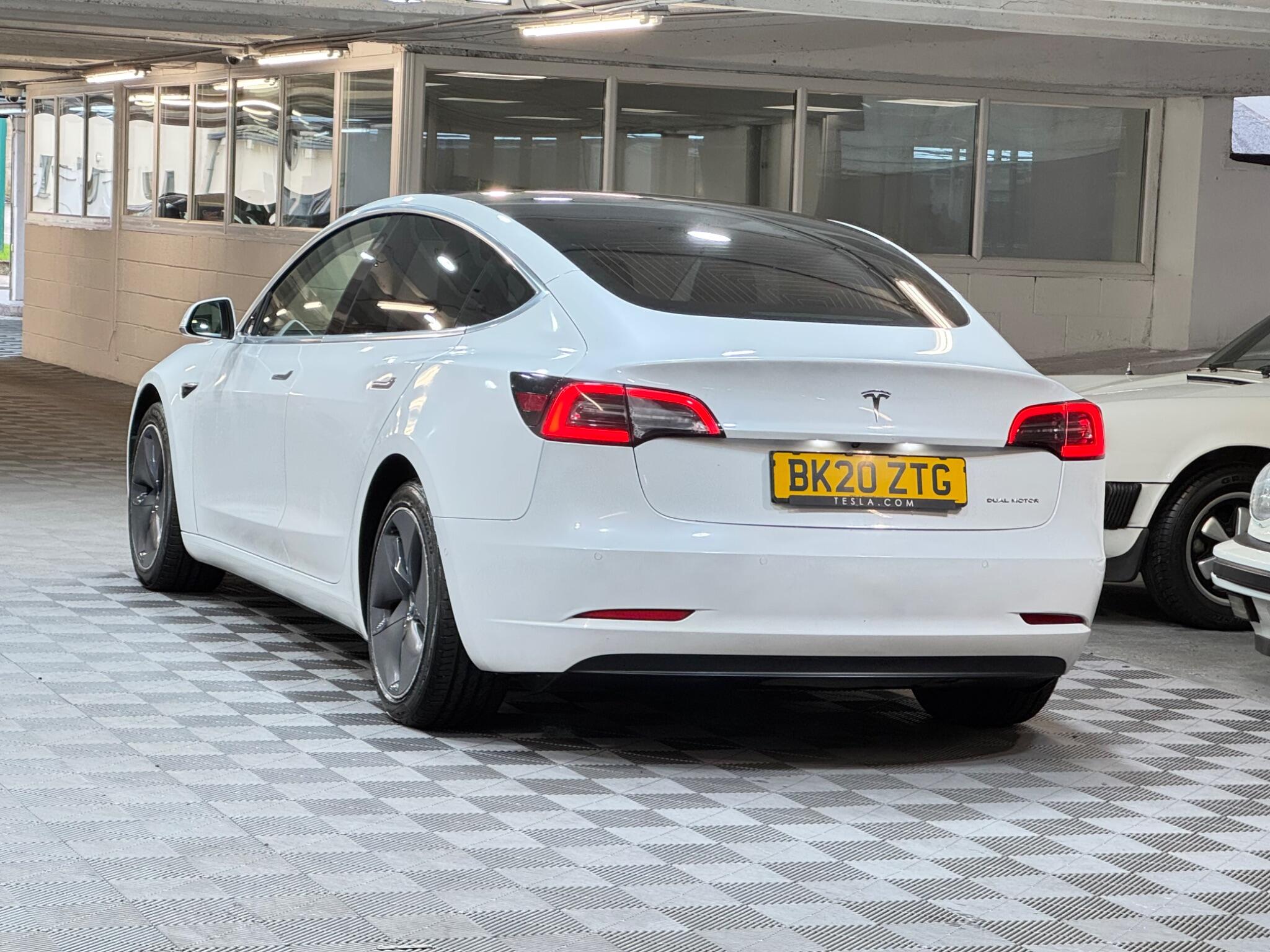 Tesla Model 3 - Image 4