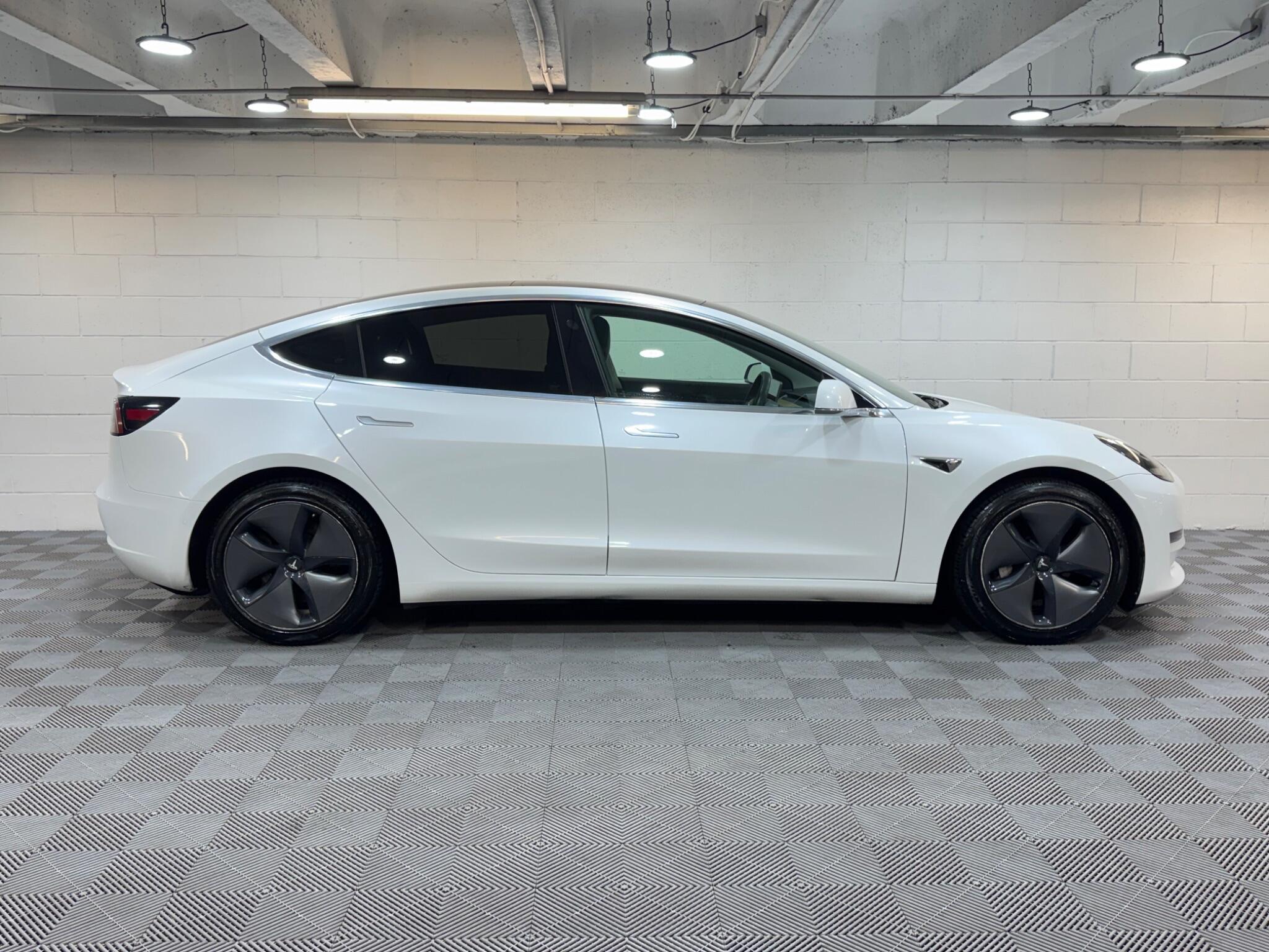 Tesla Model 3 - Image 6
