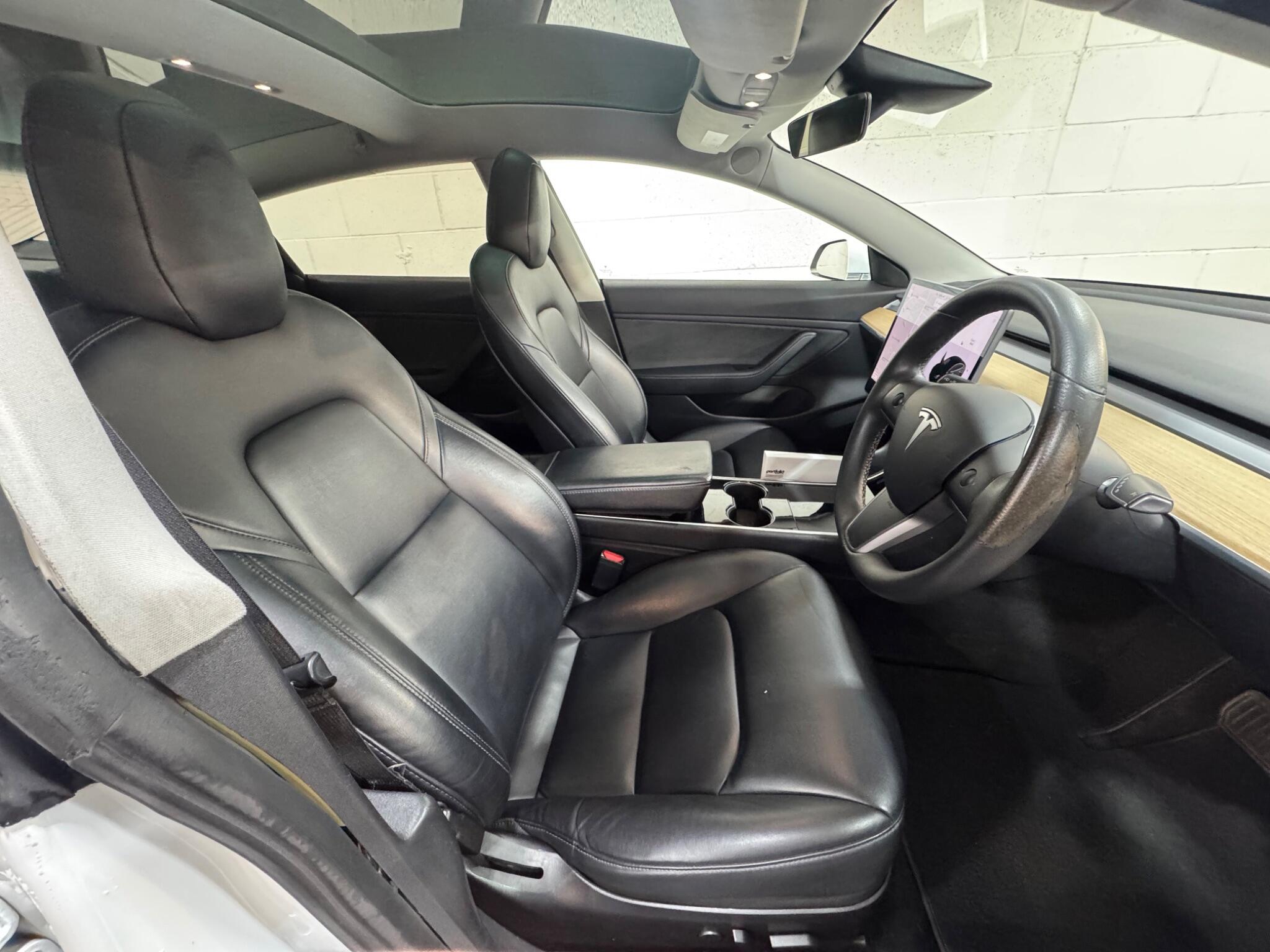 Tesla Model 3 - Image 8