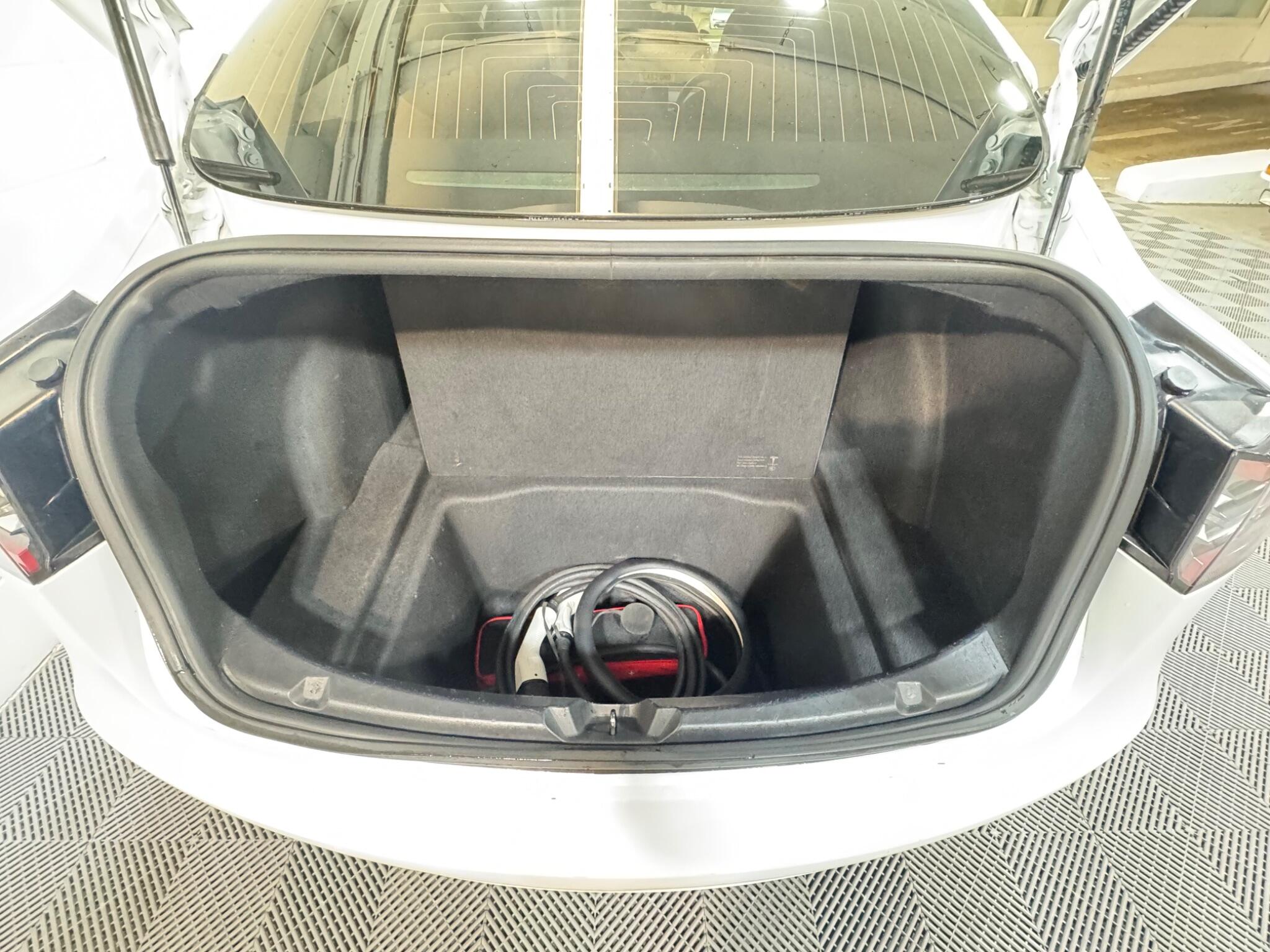 Tesla Model 3 - Image 13