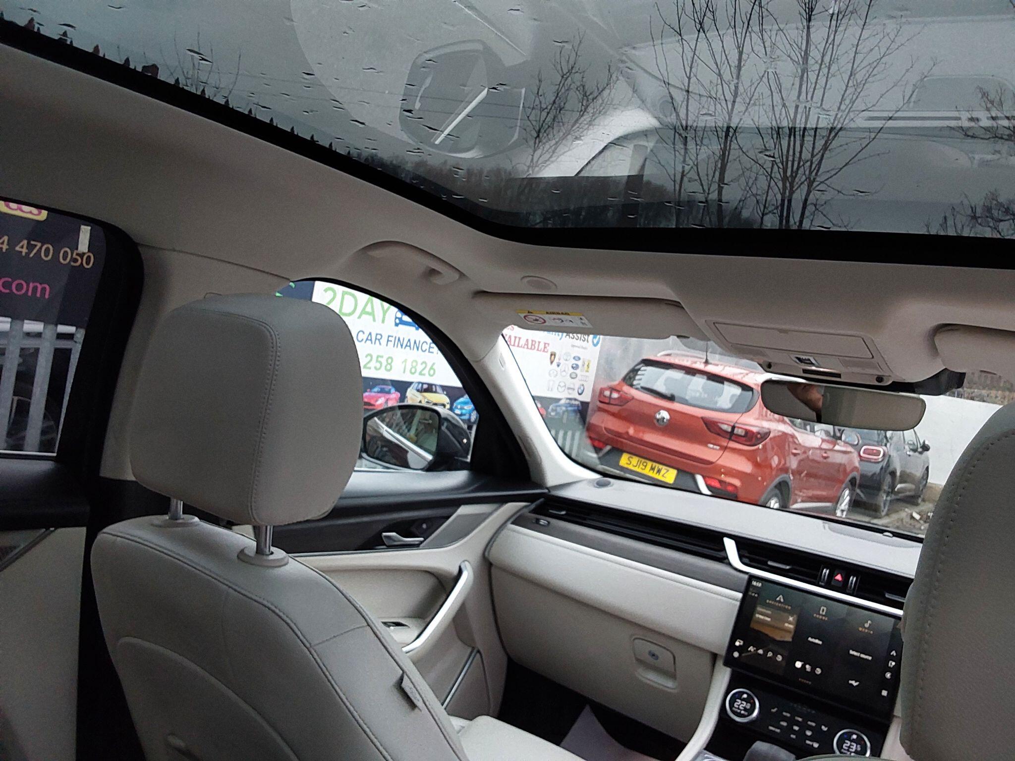 Jaguar F-Pace - Image 30