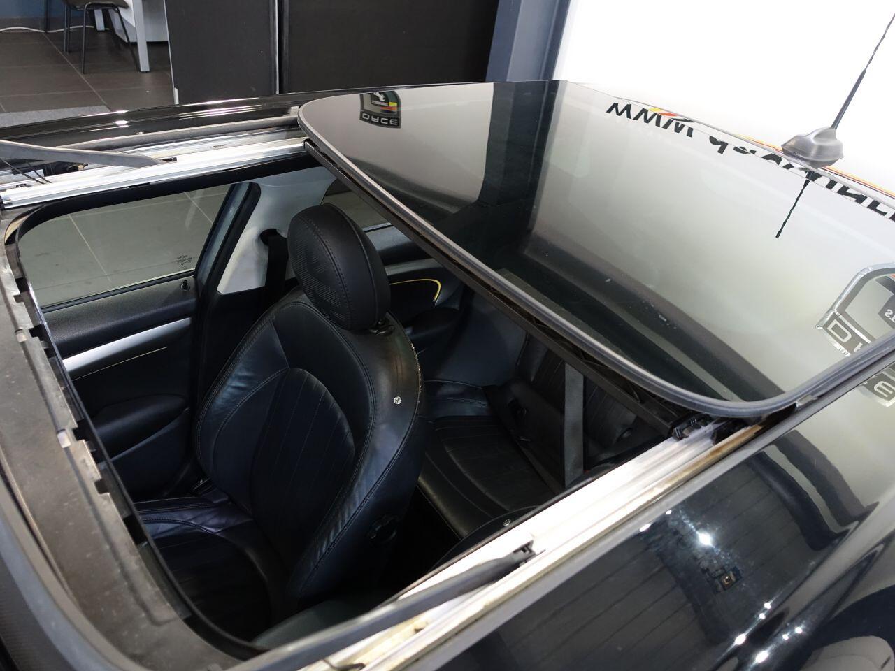 MINI Hatch - Image 2