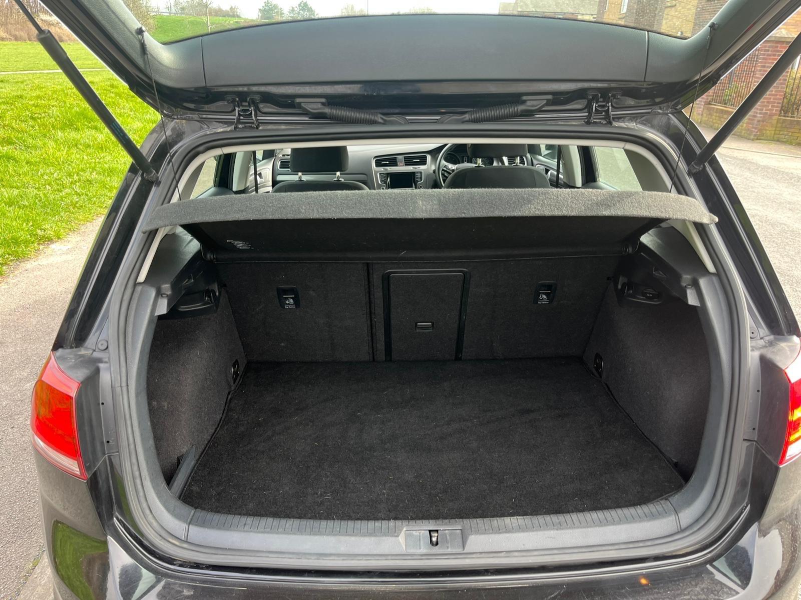 Volkswagen Golf - Image 8