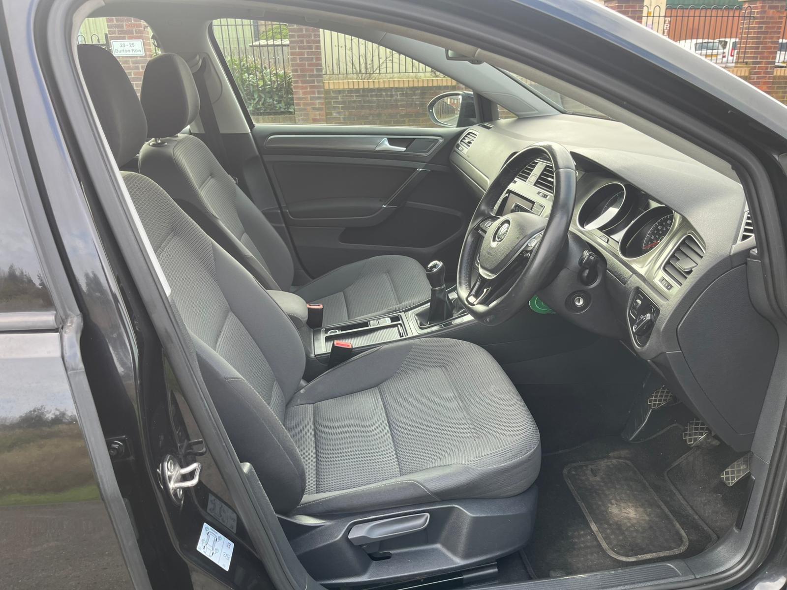 Volkswagen Golf - Image 14