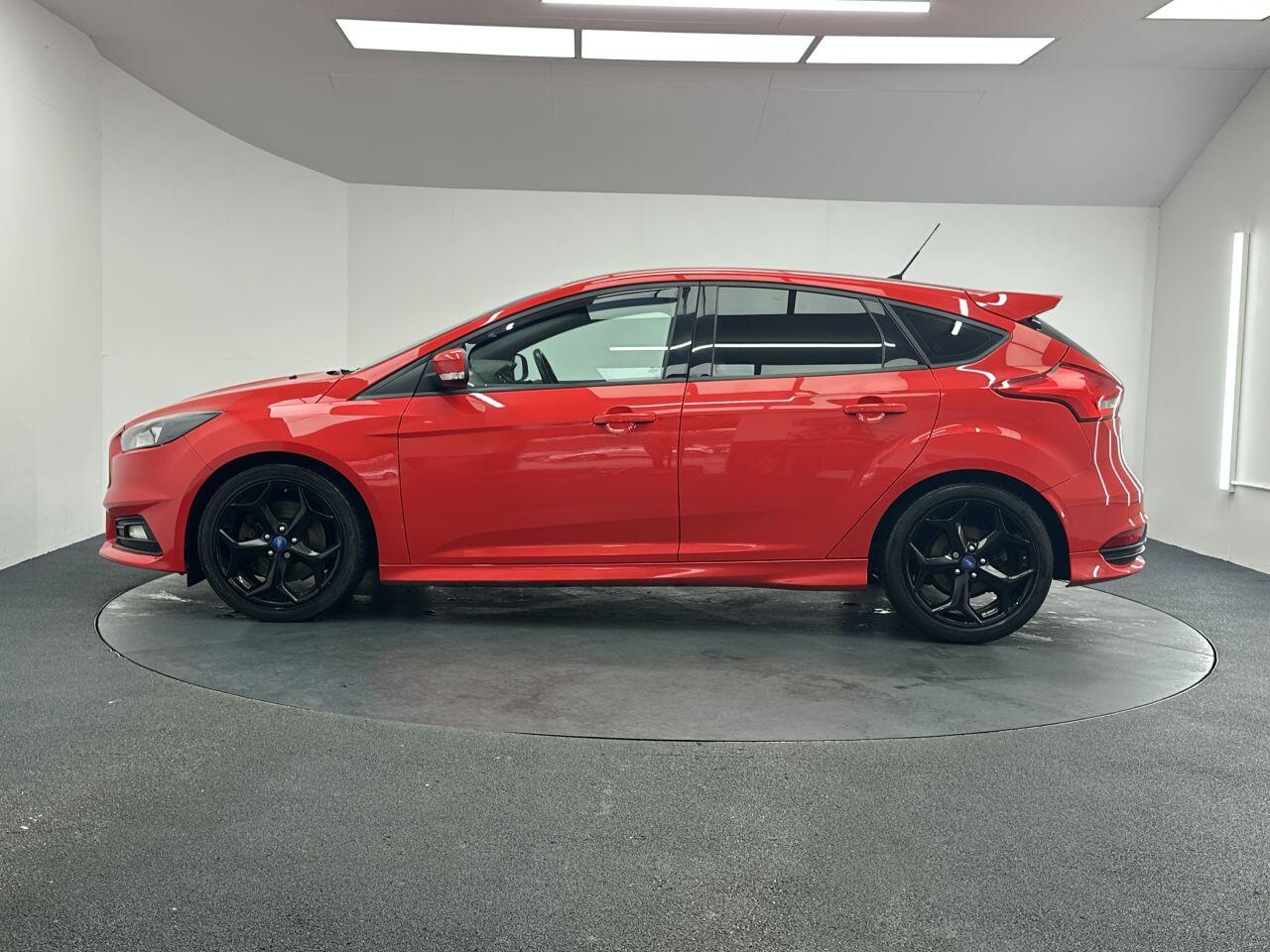 Ford Focus - Image 10