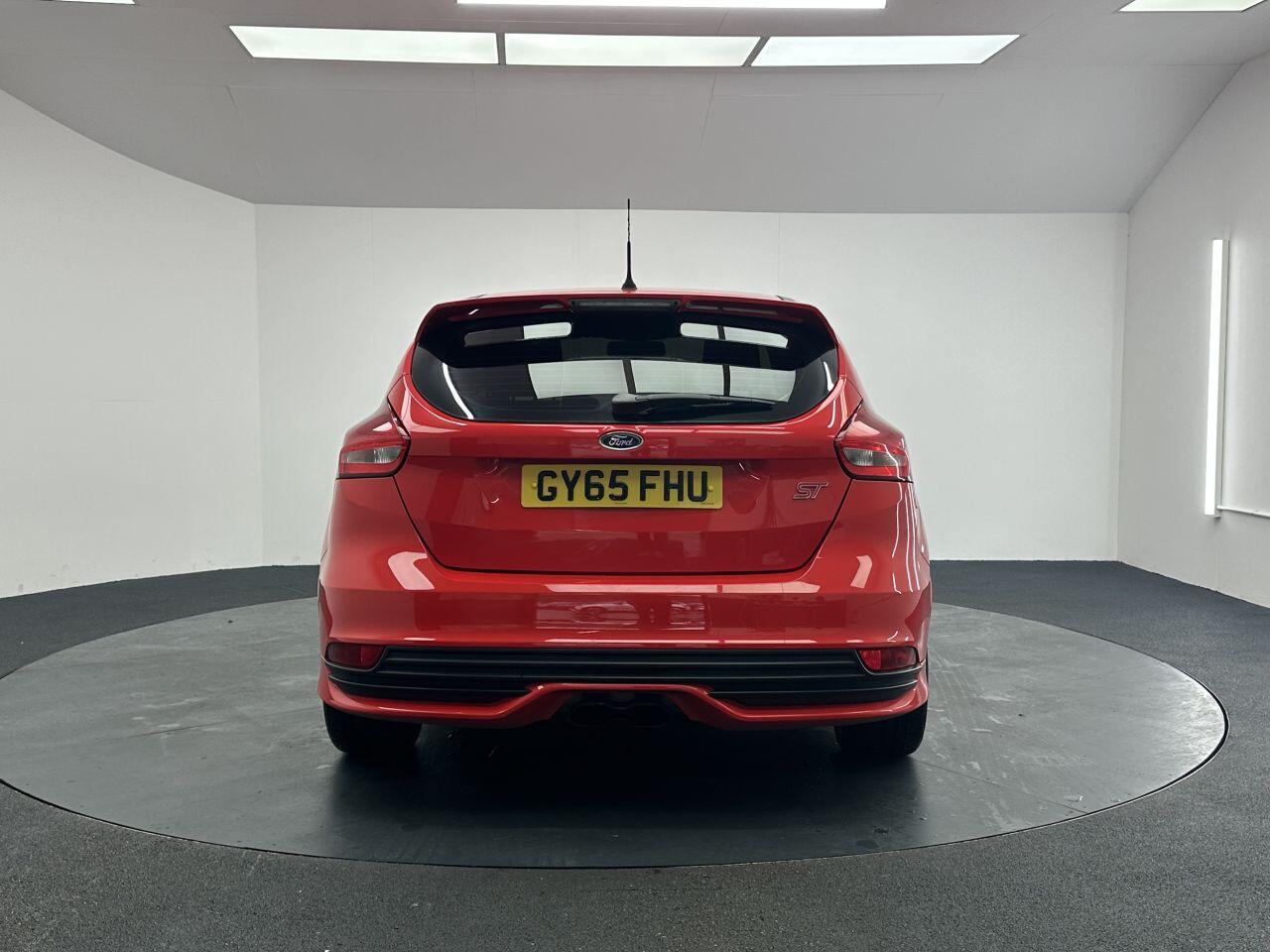 Ford Focus - Image 14