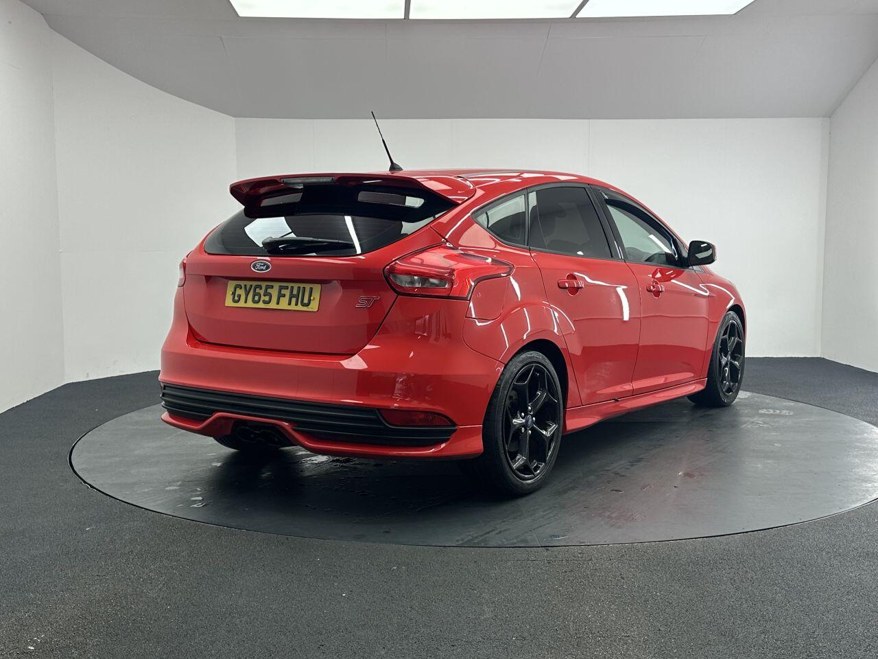 Ford Focus - Image 16