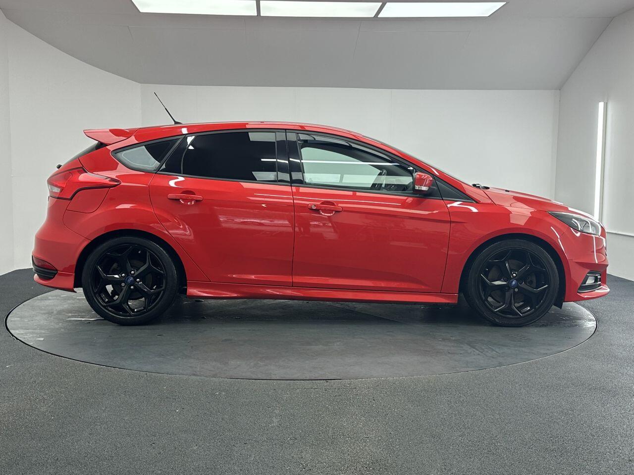 Ford Focus - Image 18
