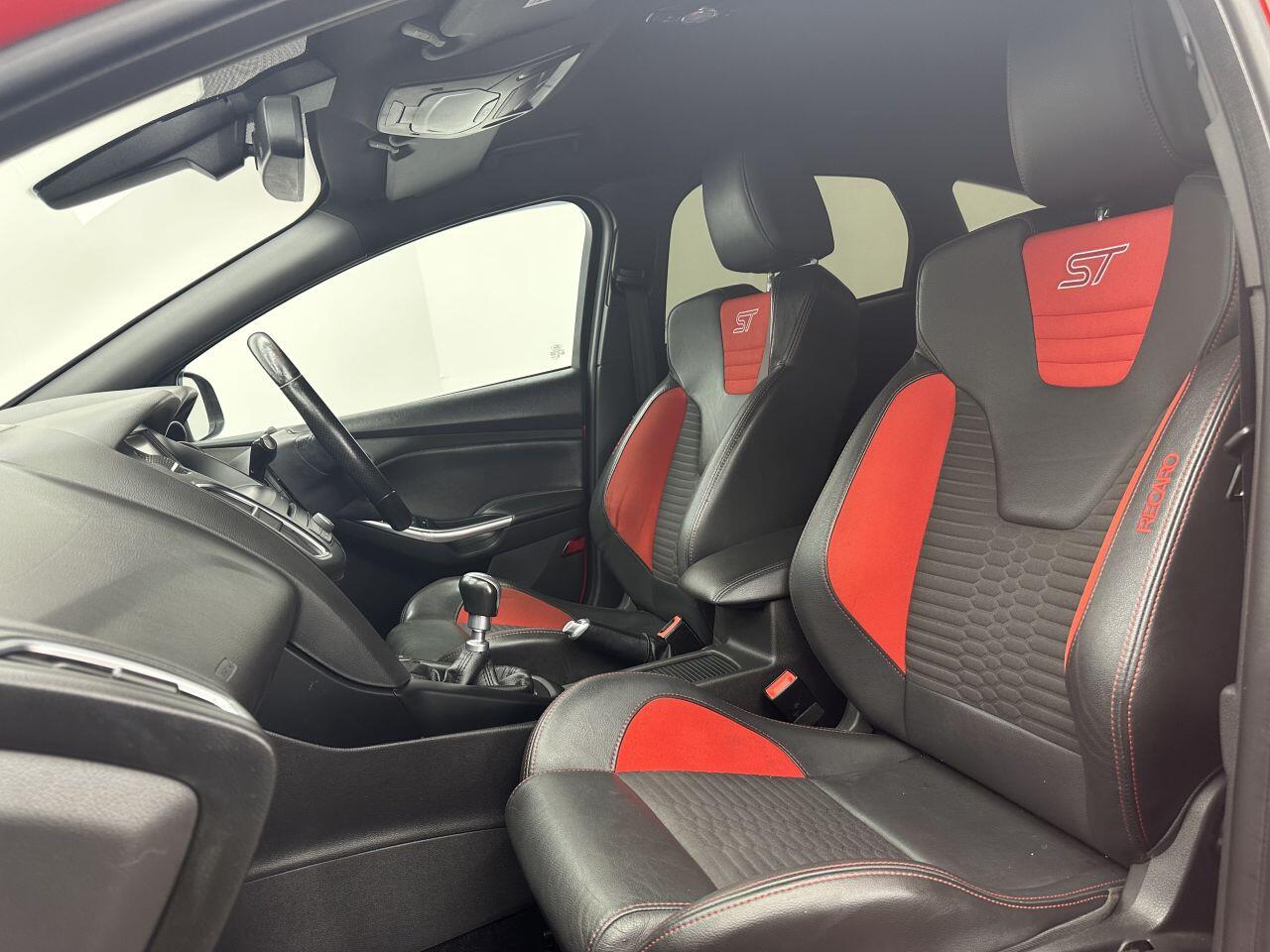 Ford Focus - Image 20