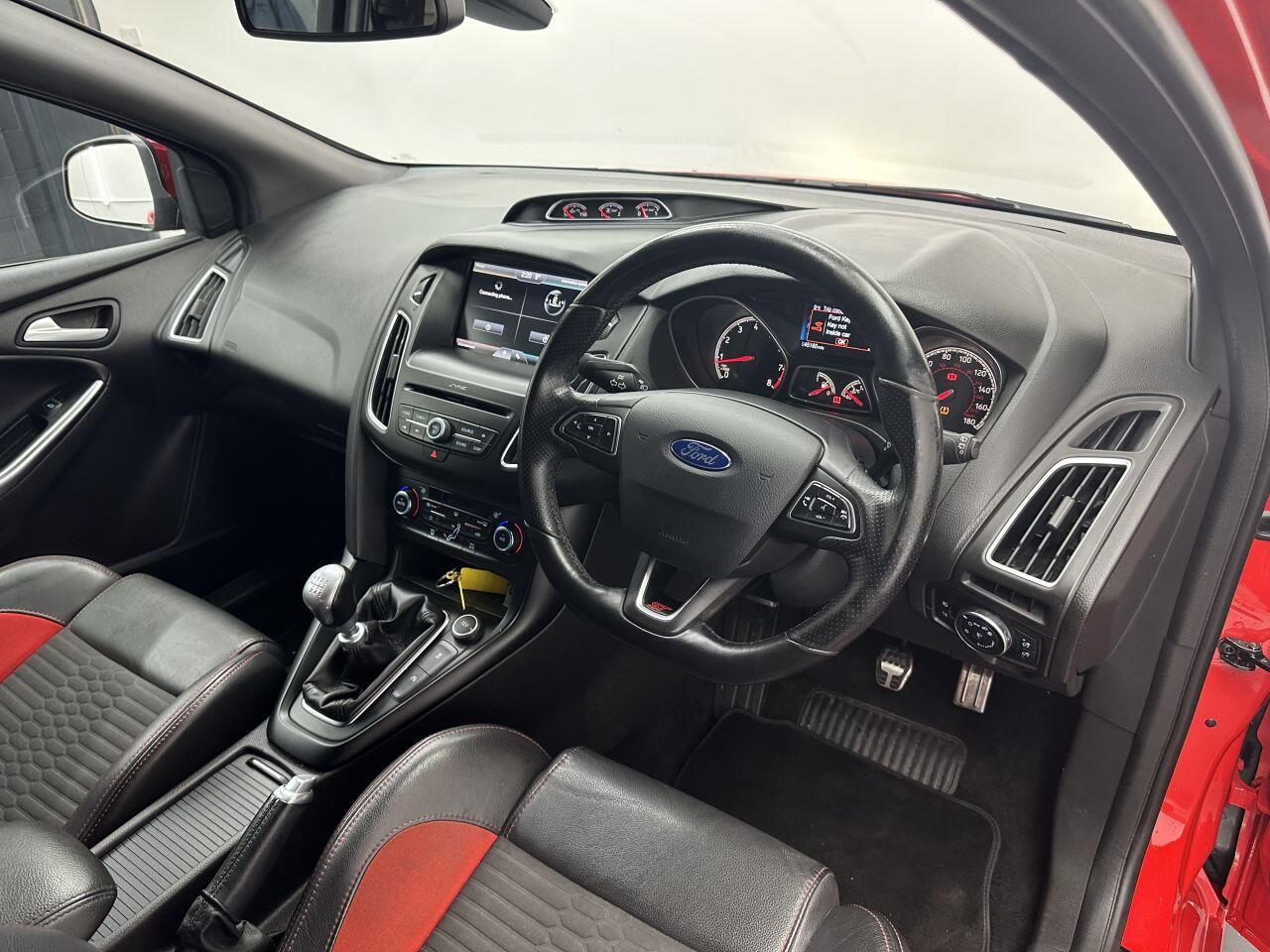 Ford Focus - Image 24