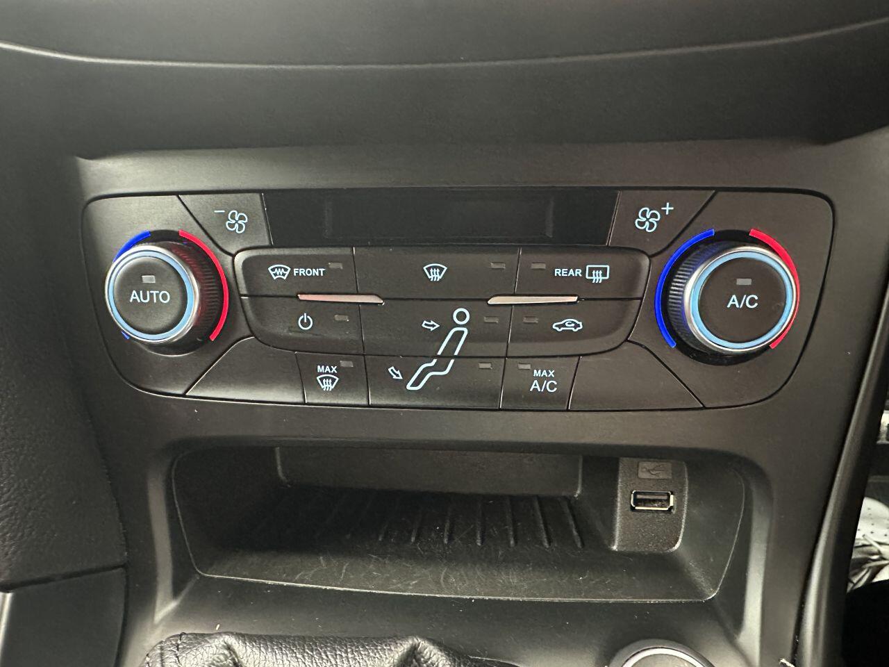 Ford Focus - Image 26