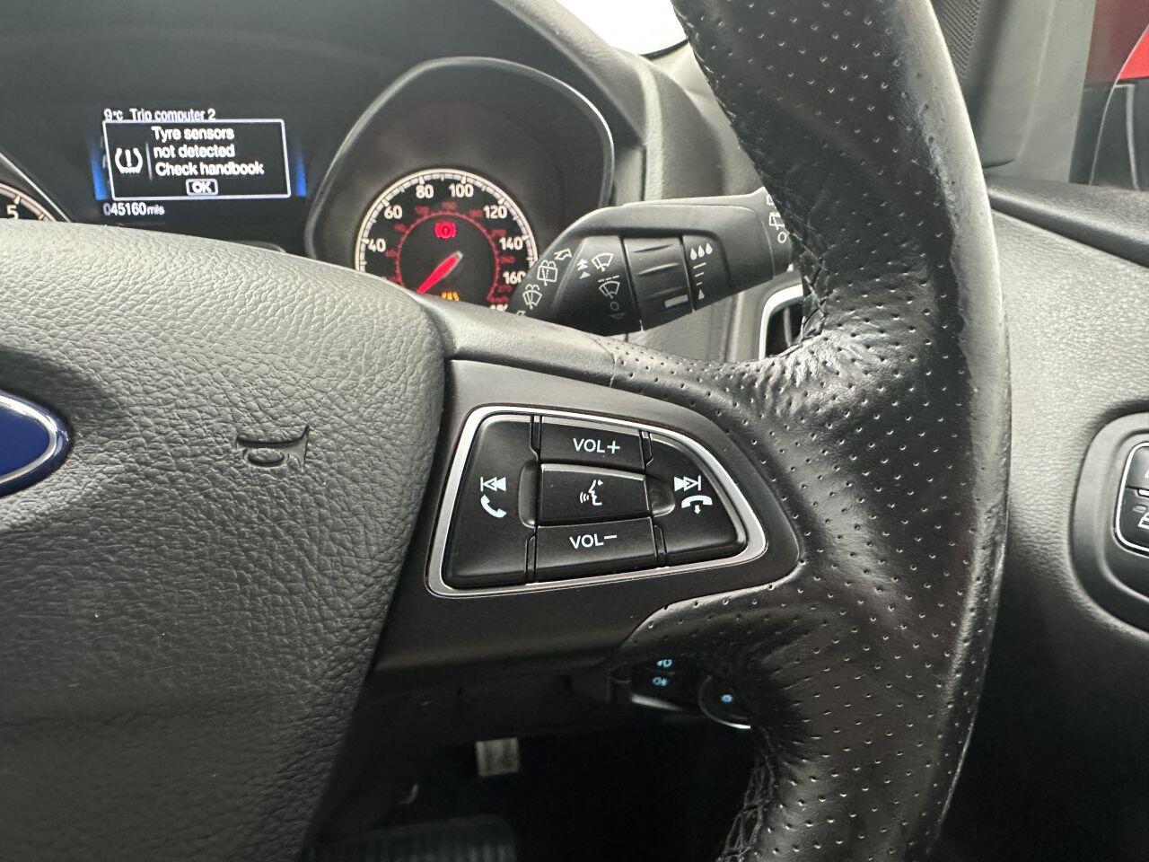 Ford Focus - Image 32