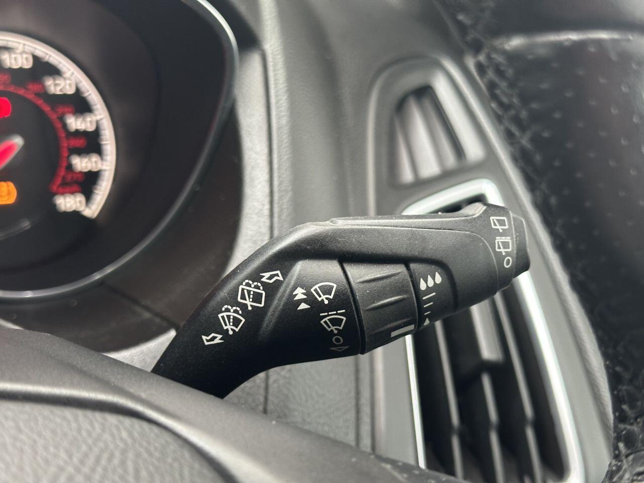 Ford Focus - Image 36