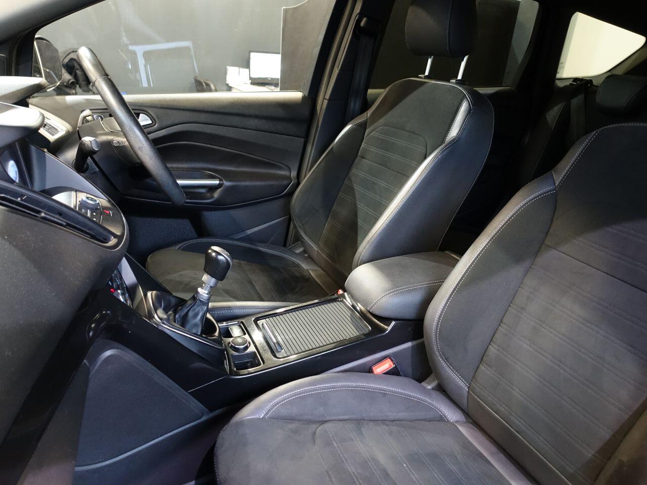 Ford Kuga - Image 17