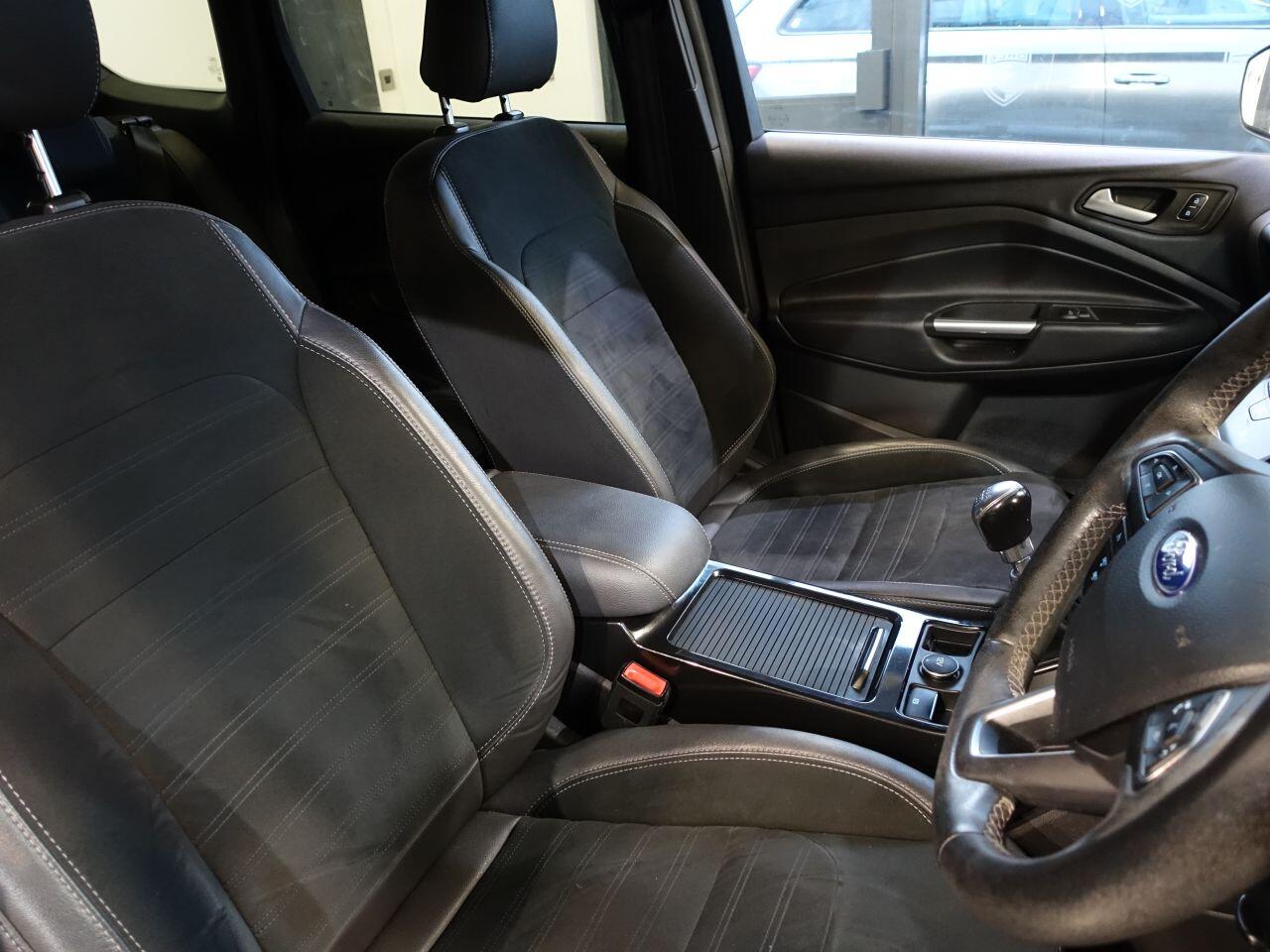 Ford Kuga - Image 18