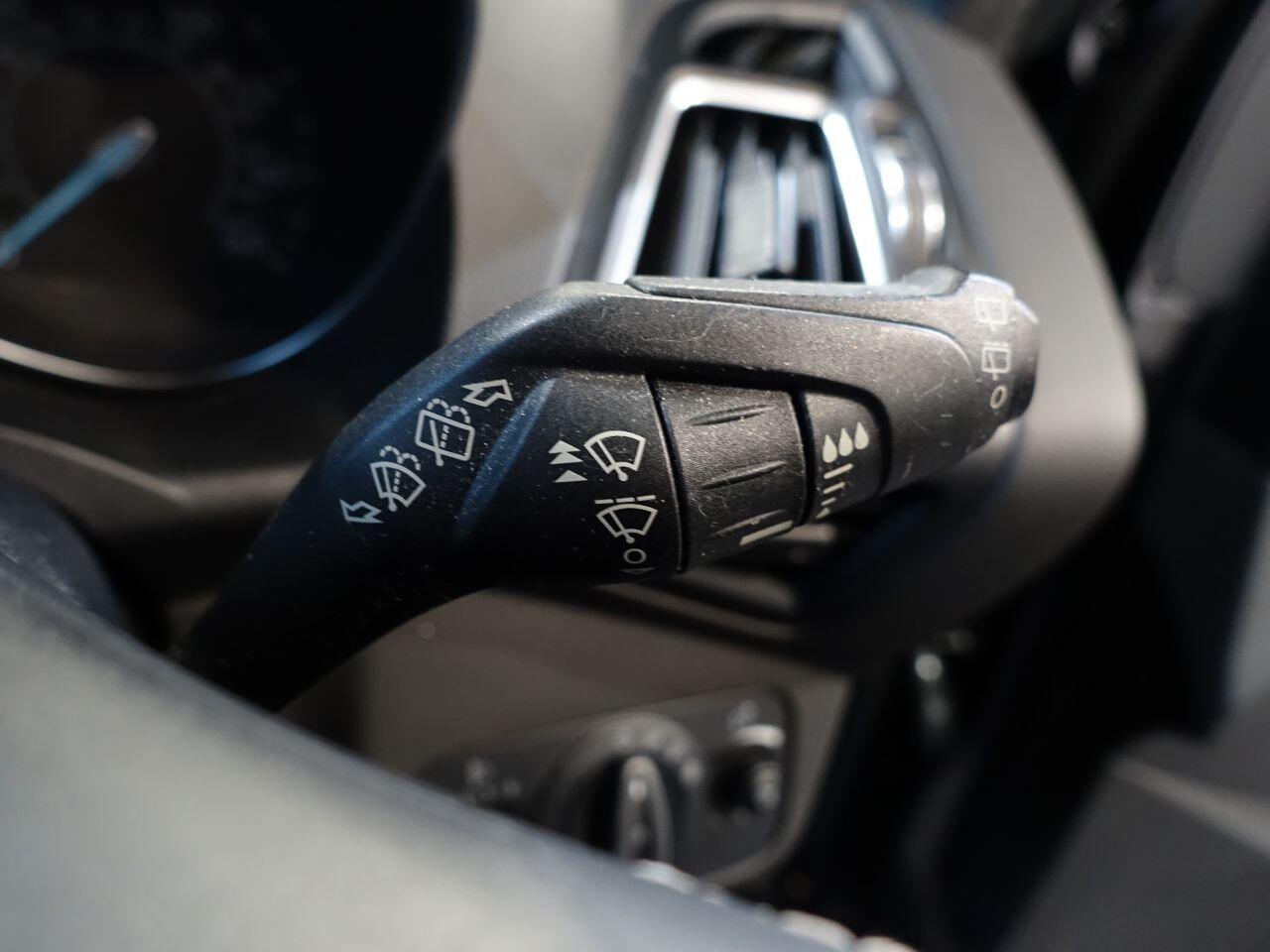 Ford Kuga - Image 27