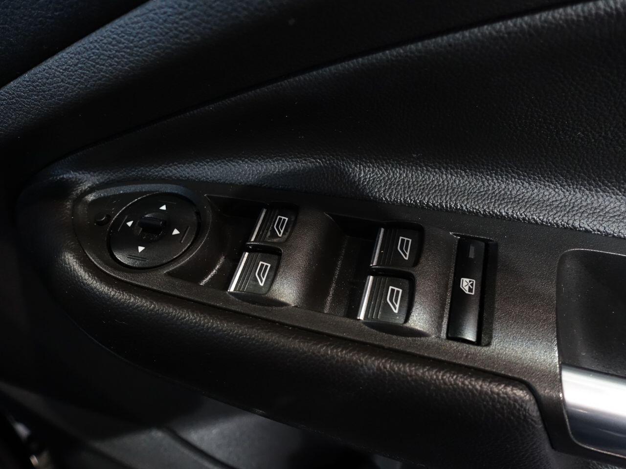 Ford Kuga - Image 30