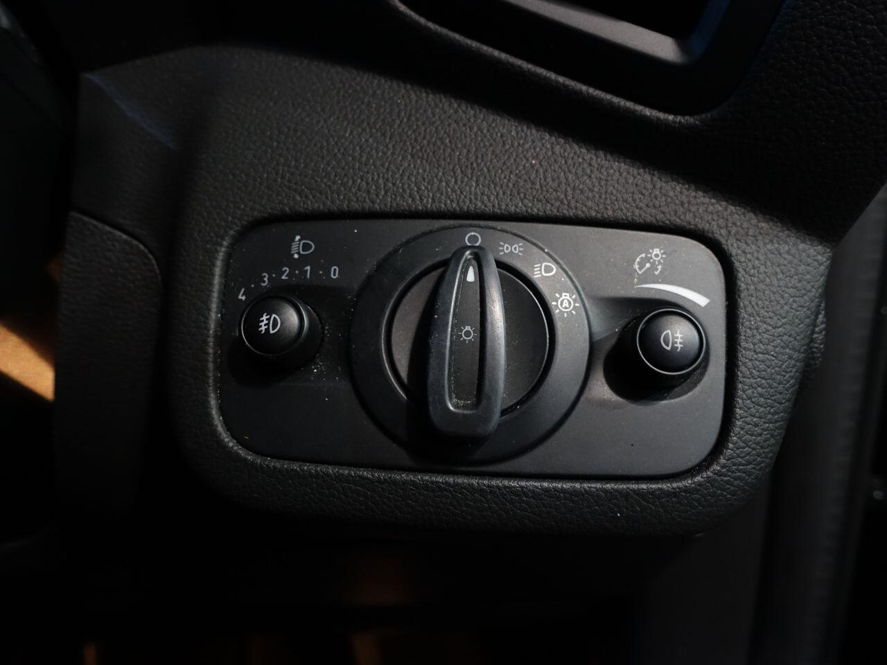 Ford Kuga - Image 31