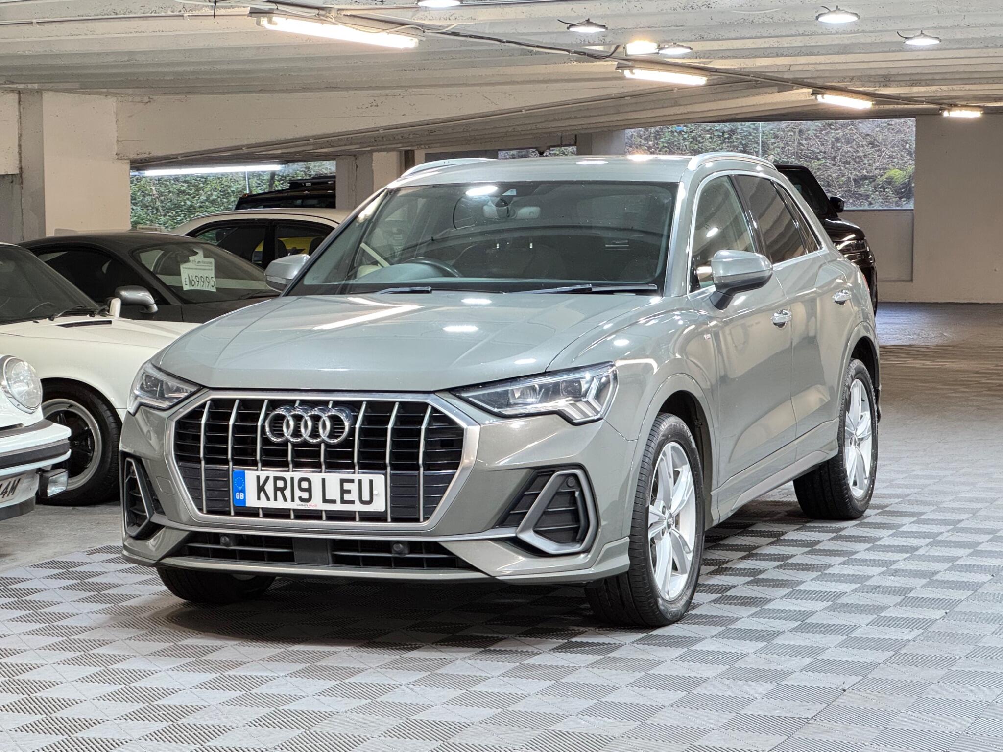 Audi Q3 - Image 6