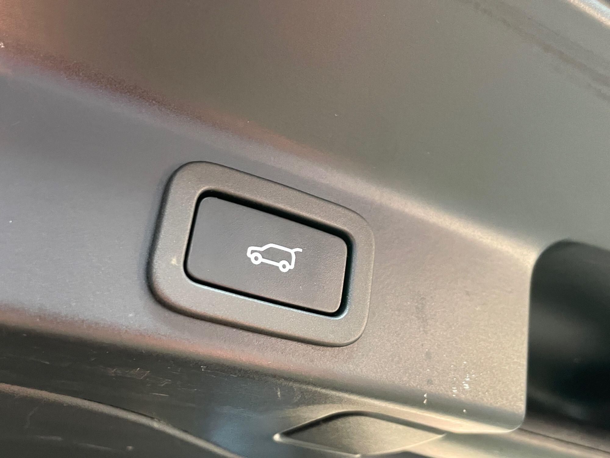 Jaguar F-Pace - Image 19