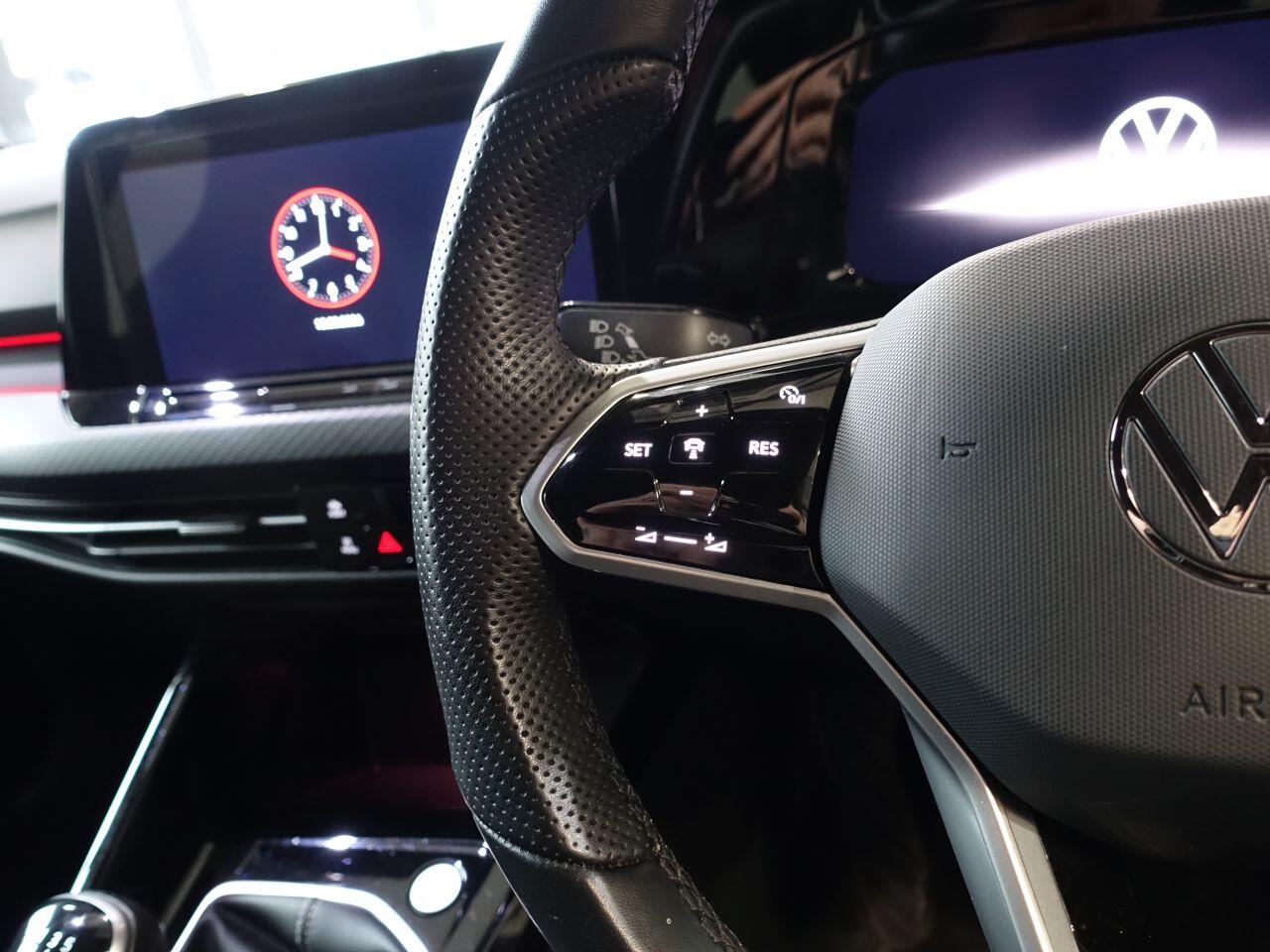 Volkswagen Golf - Image 12