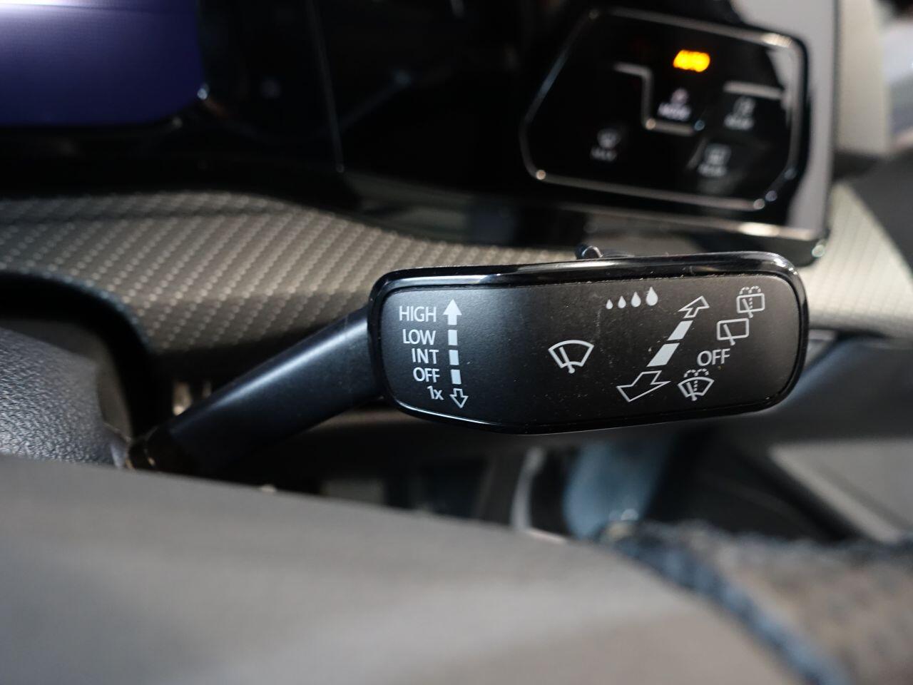 Volkswagen Golf - Image 18