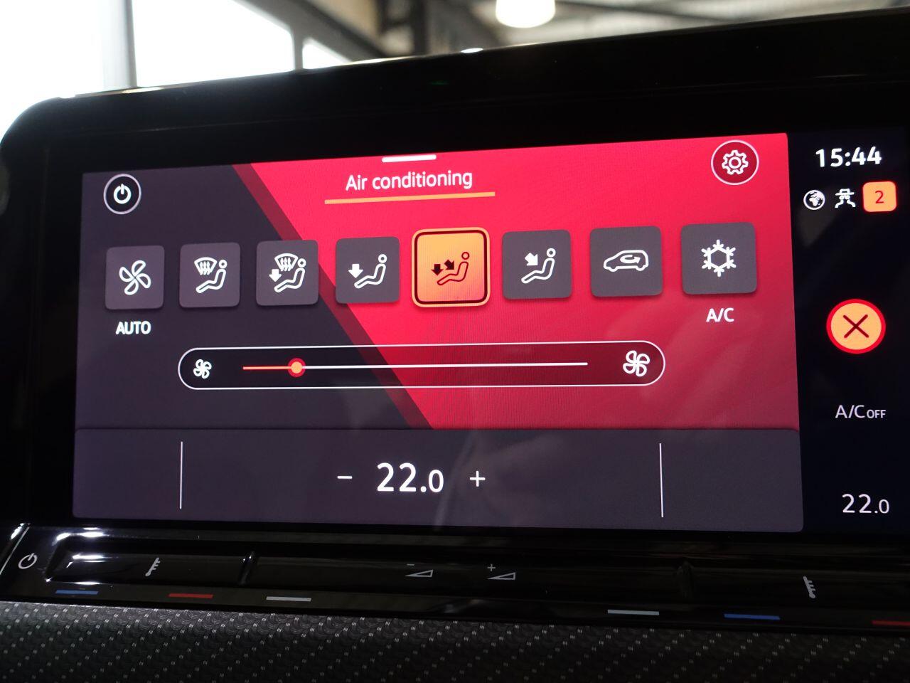 Volkswagen Golf - Image 30