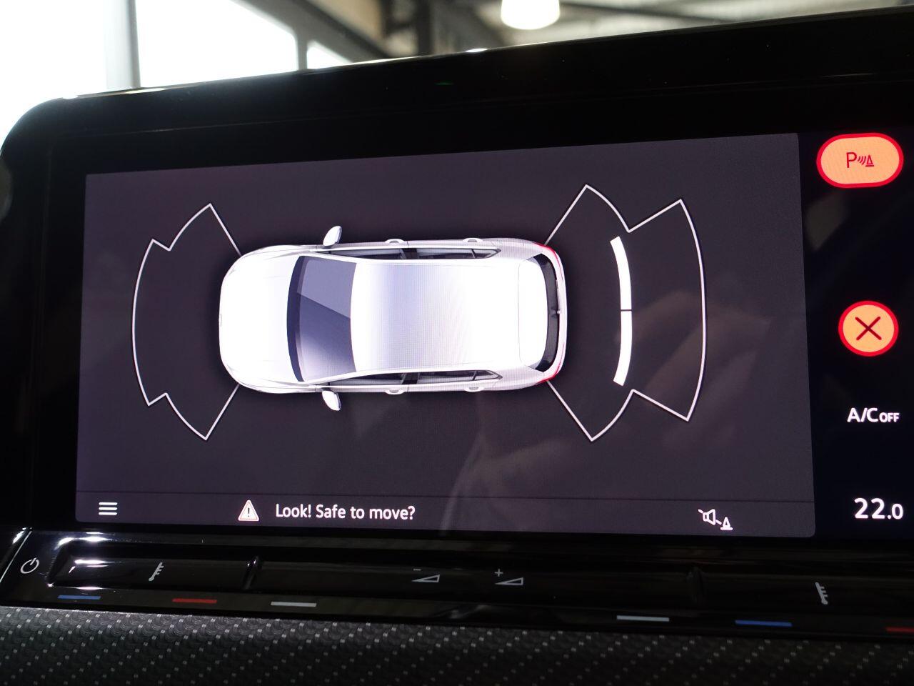 Volkswagen Golf - Image 31